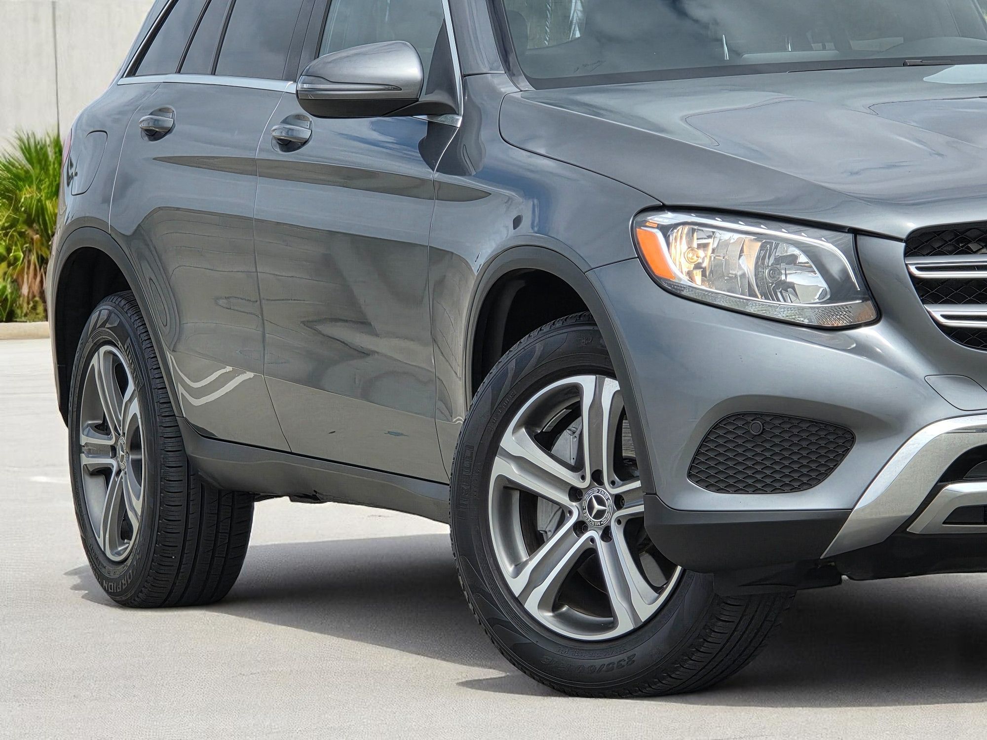 2018 Mercedes Benz GLC 300 photo 2