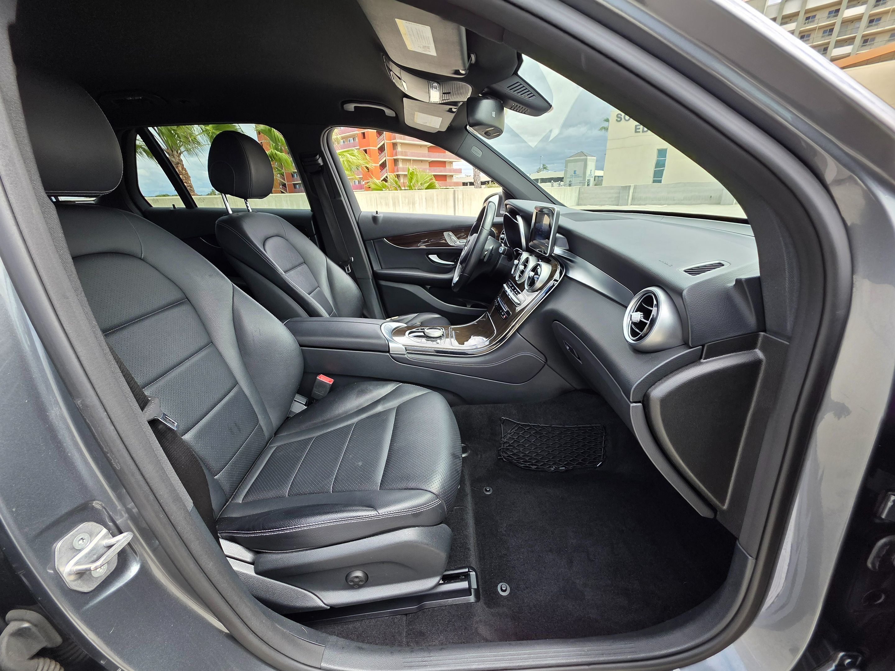 2018 Mercedes Benz GLC 300 photo 15