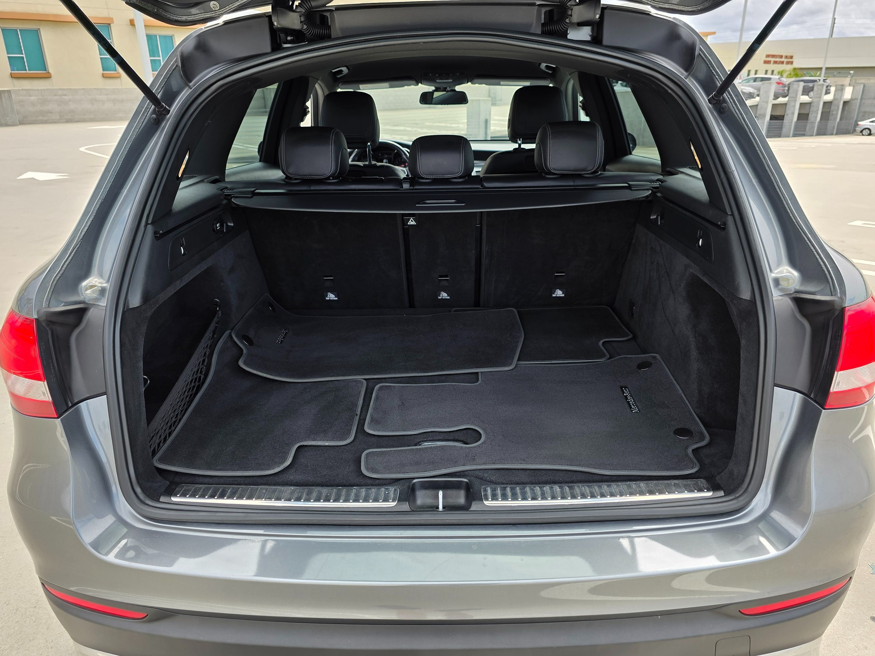 2018 Mercedes Benz GLC 300 photo 18