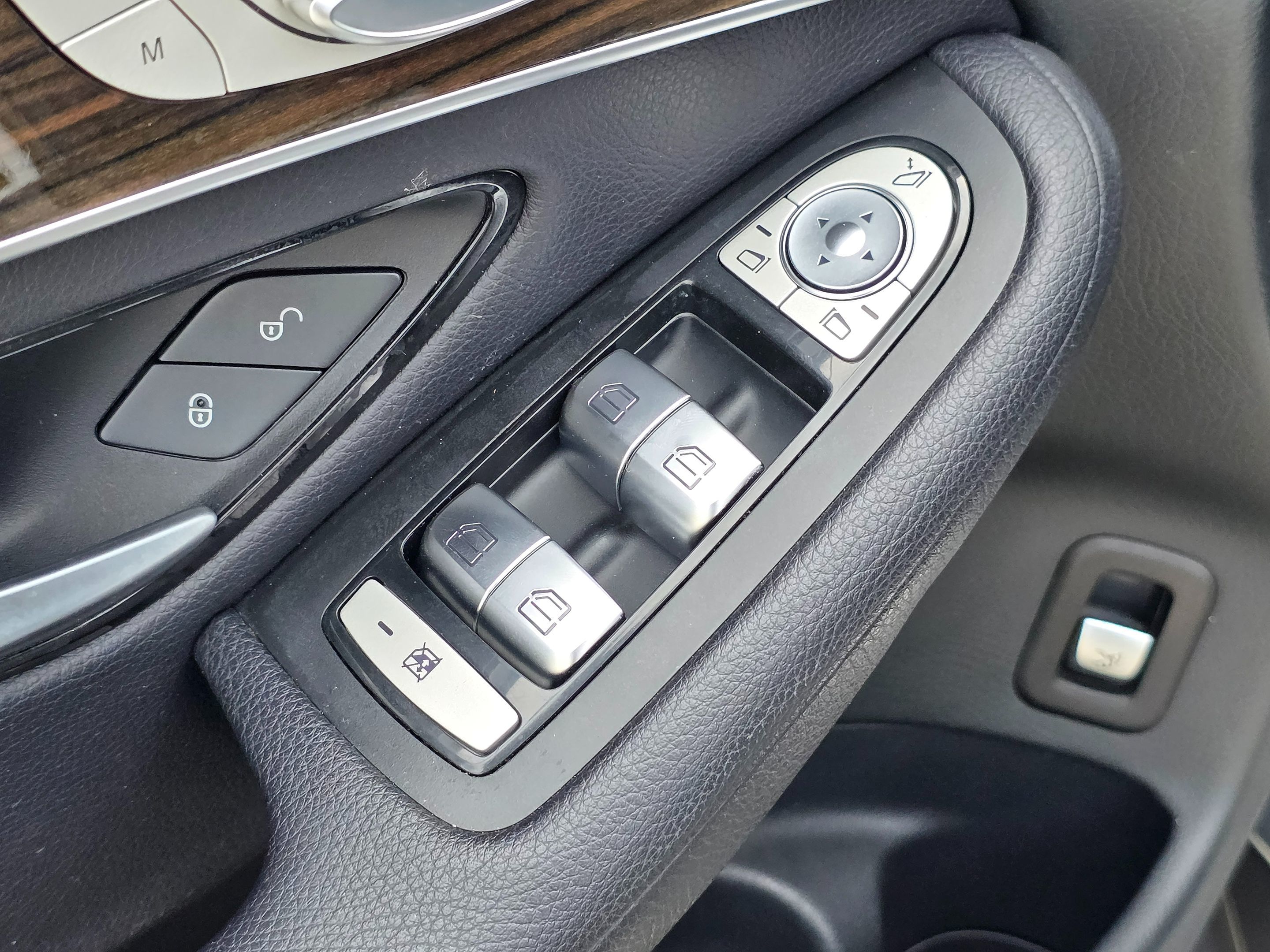 2018 Mercedes Benz GLC 300 photo 25