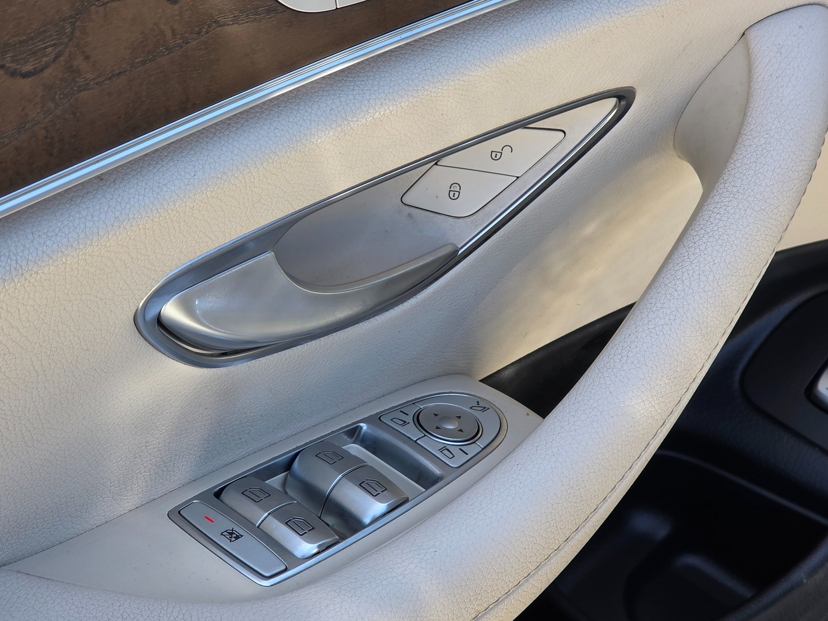 2019 Mercedes Benz E 300 Sedan photo 28