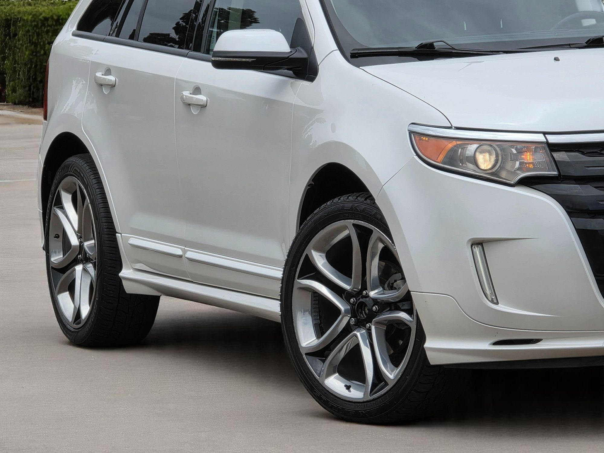 2013 Ford Edge Sport photo 2