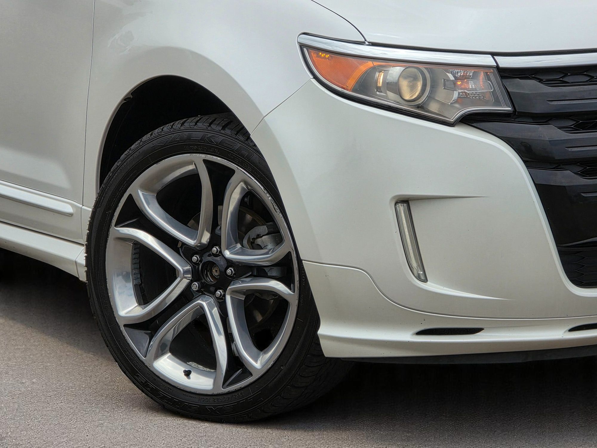 2013 Ford Edge Sport photo 4