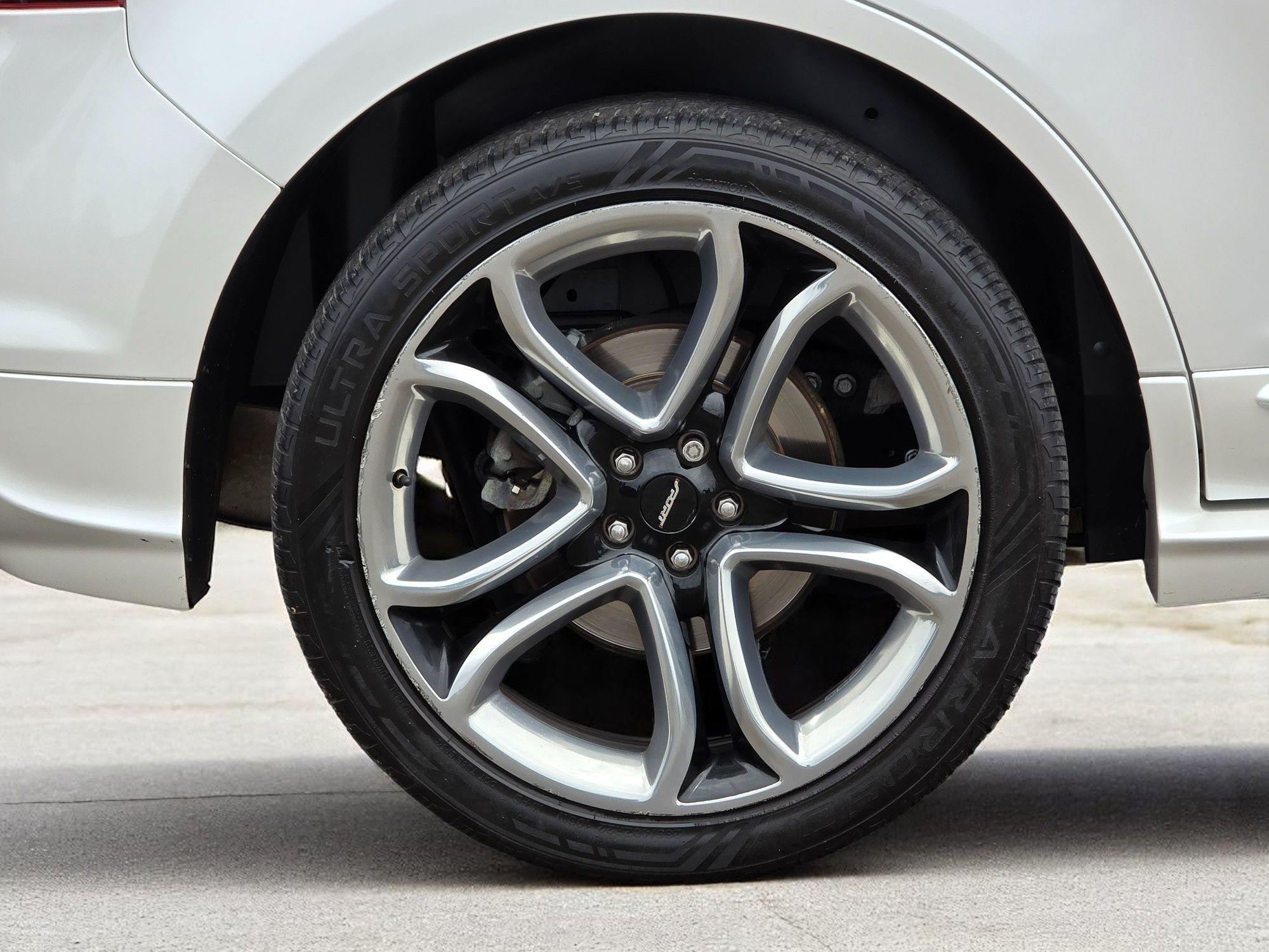 2013 Ford Edge Sport photo 13