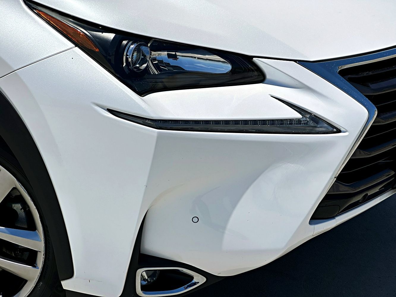 2015 Lexus NX 200t Luxury photo 2