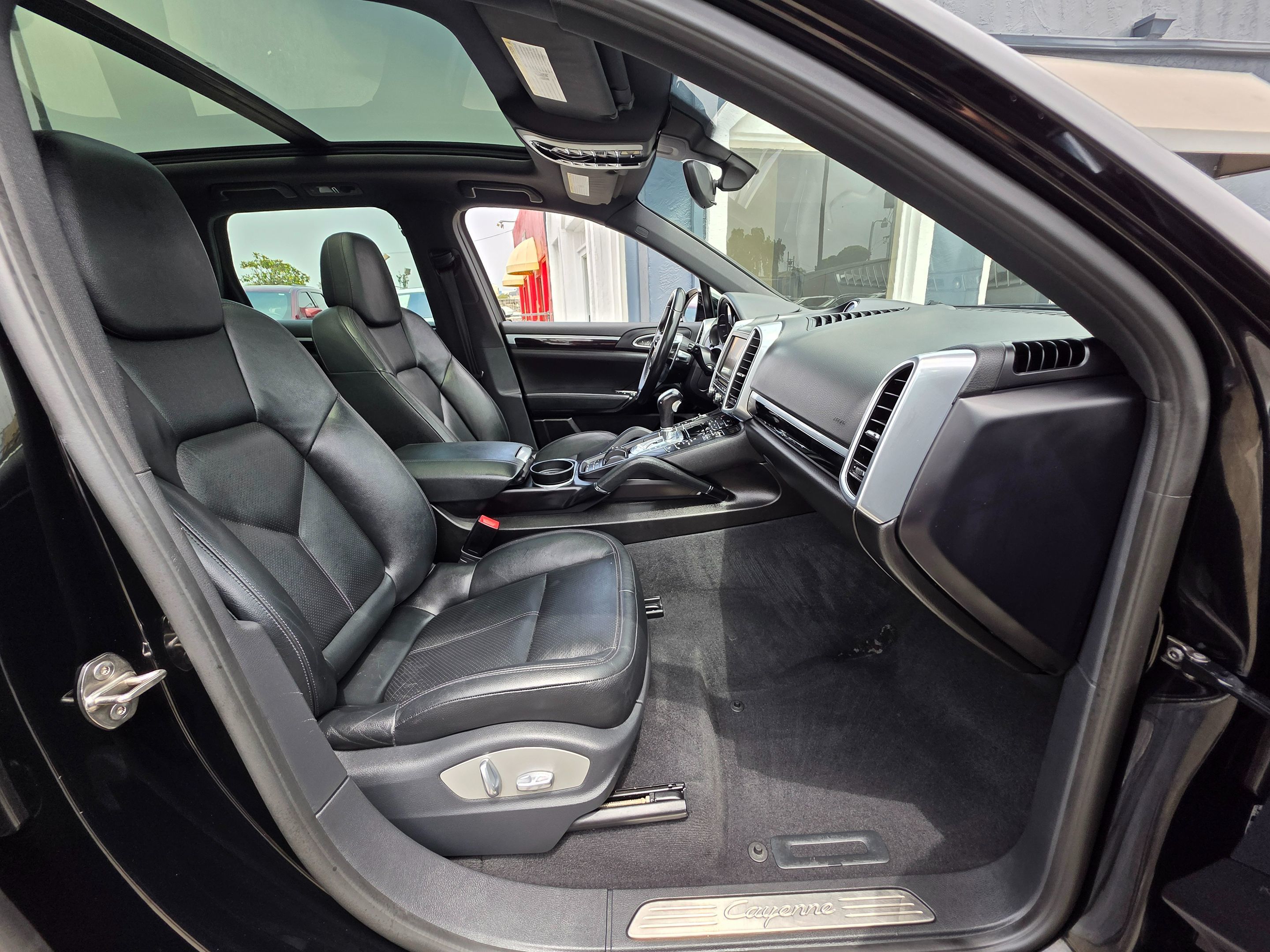 2016 Porsche Cayenne photo 18