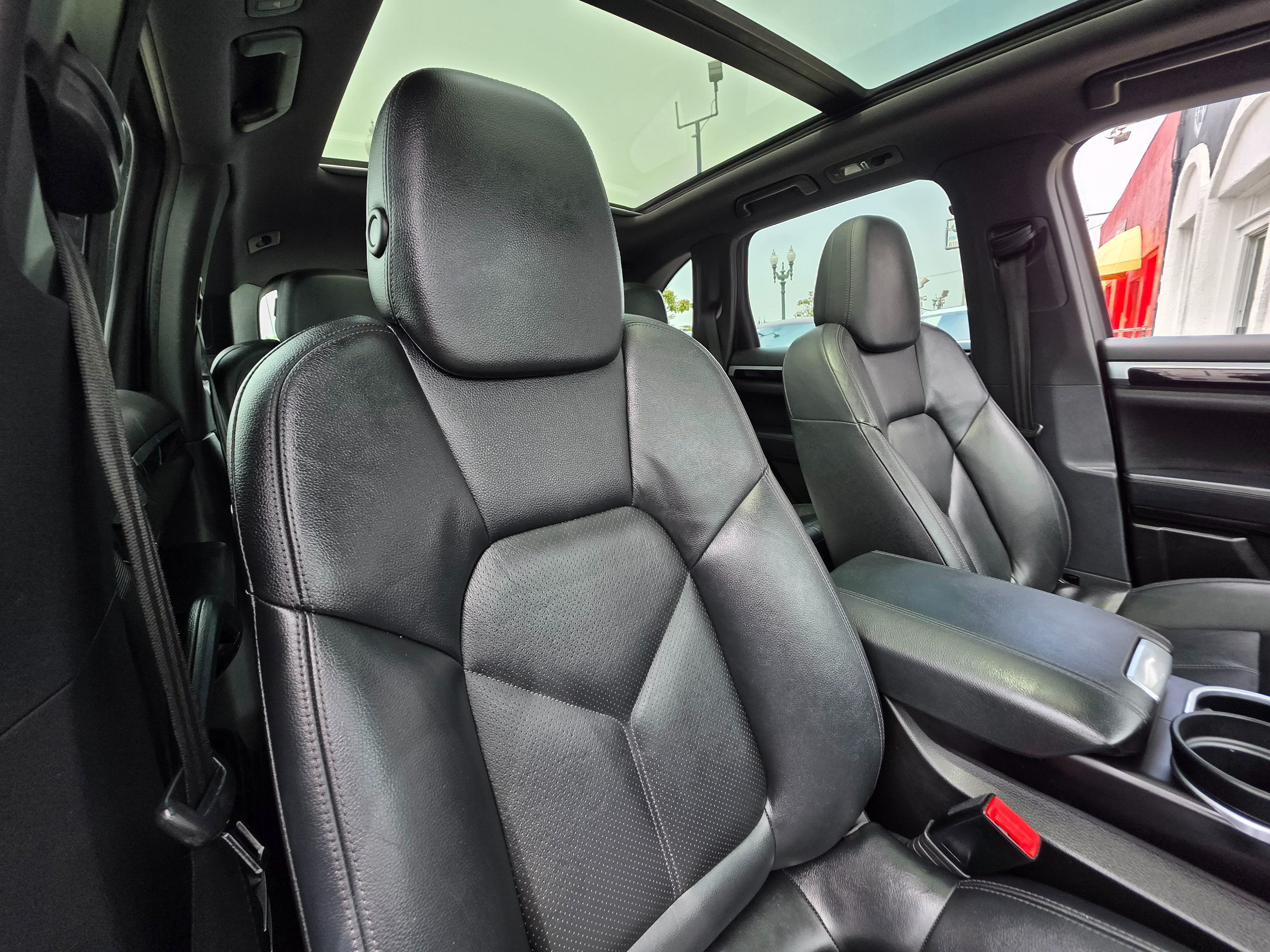 2016 Porsche Cayenne photo 19