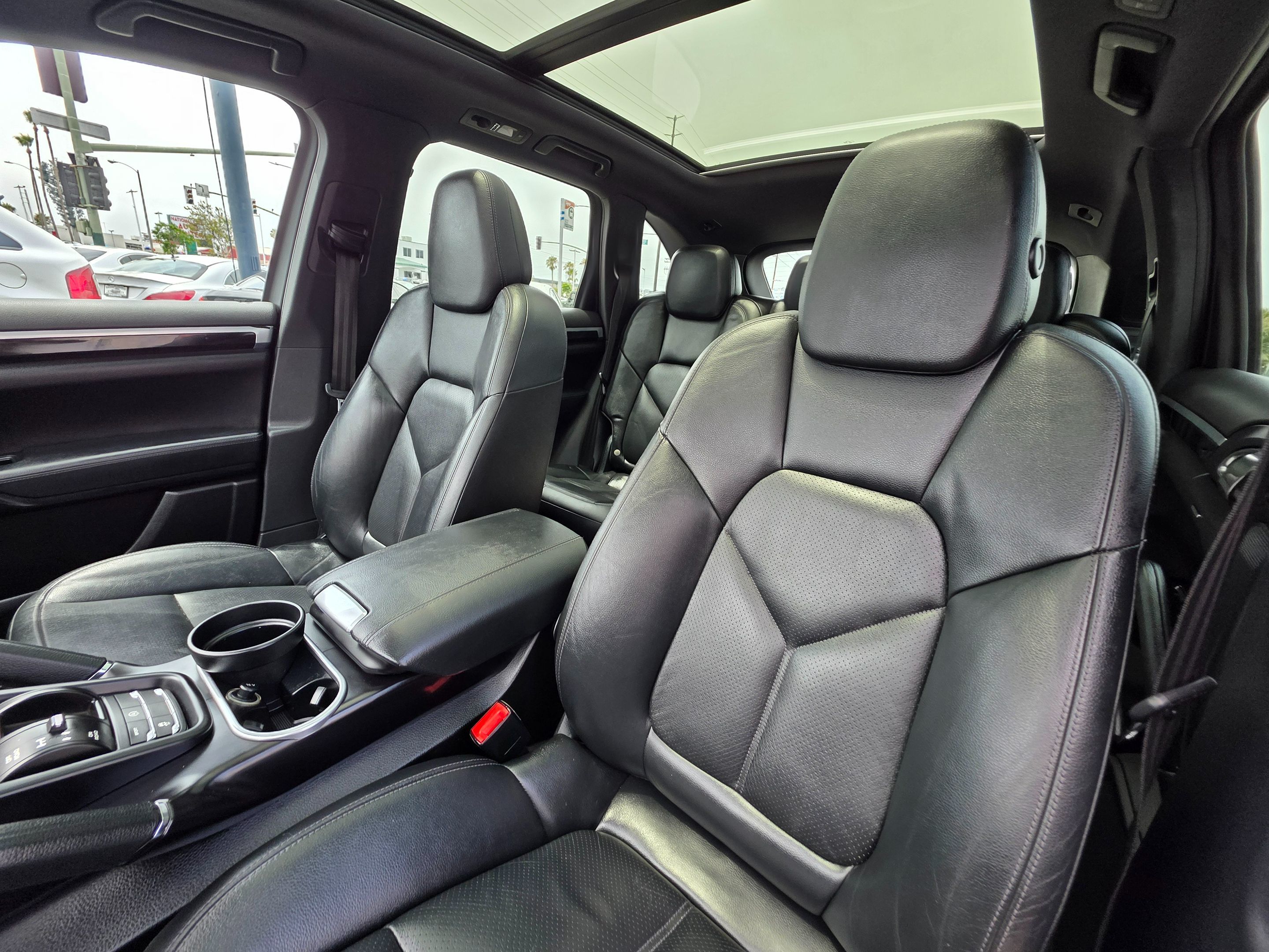 2016 Porsche Cayenne photo 26