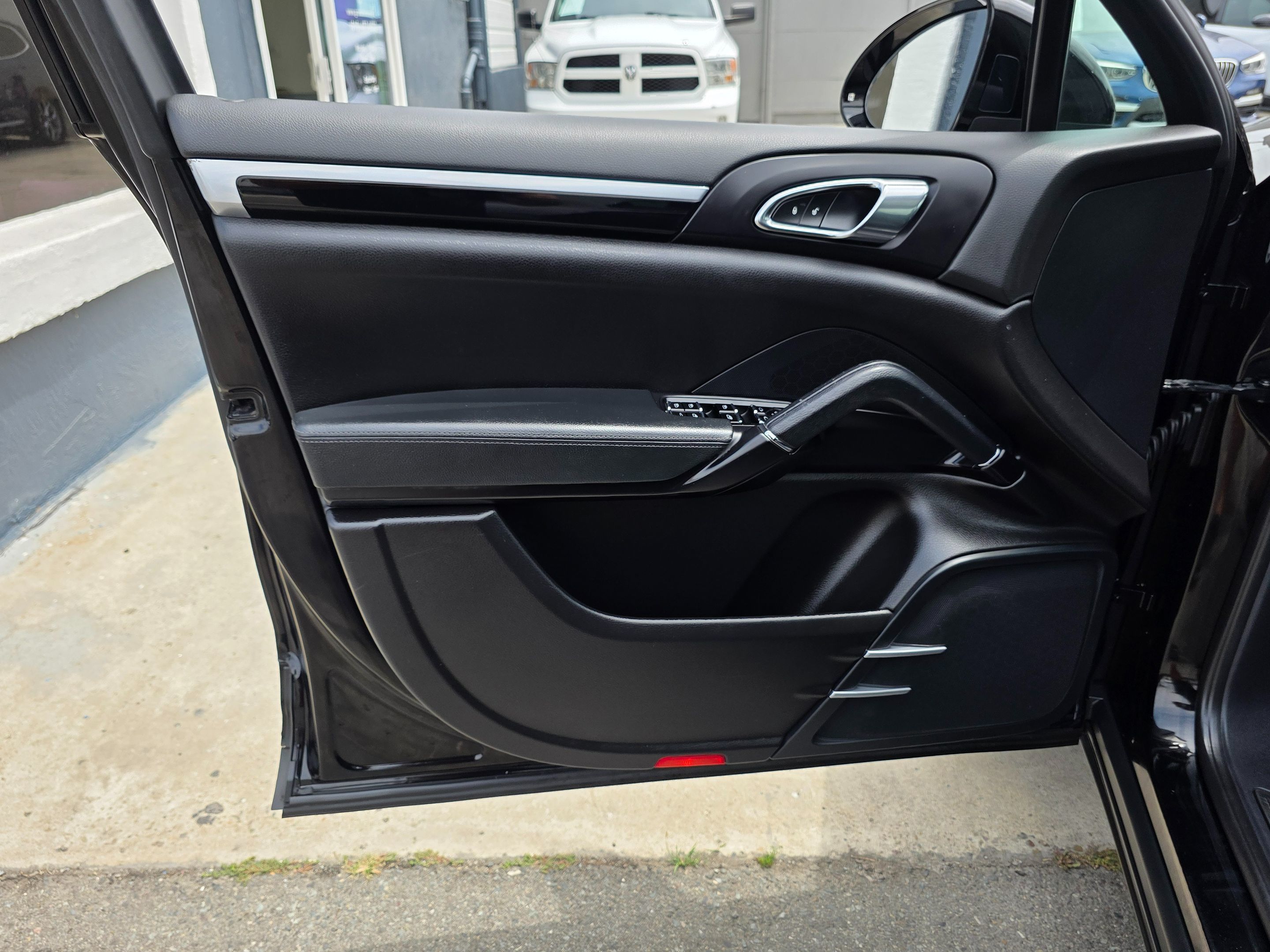 2016 Porsche Cayenne photo 31