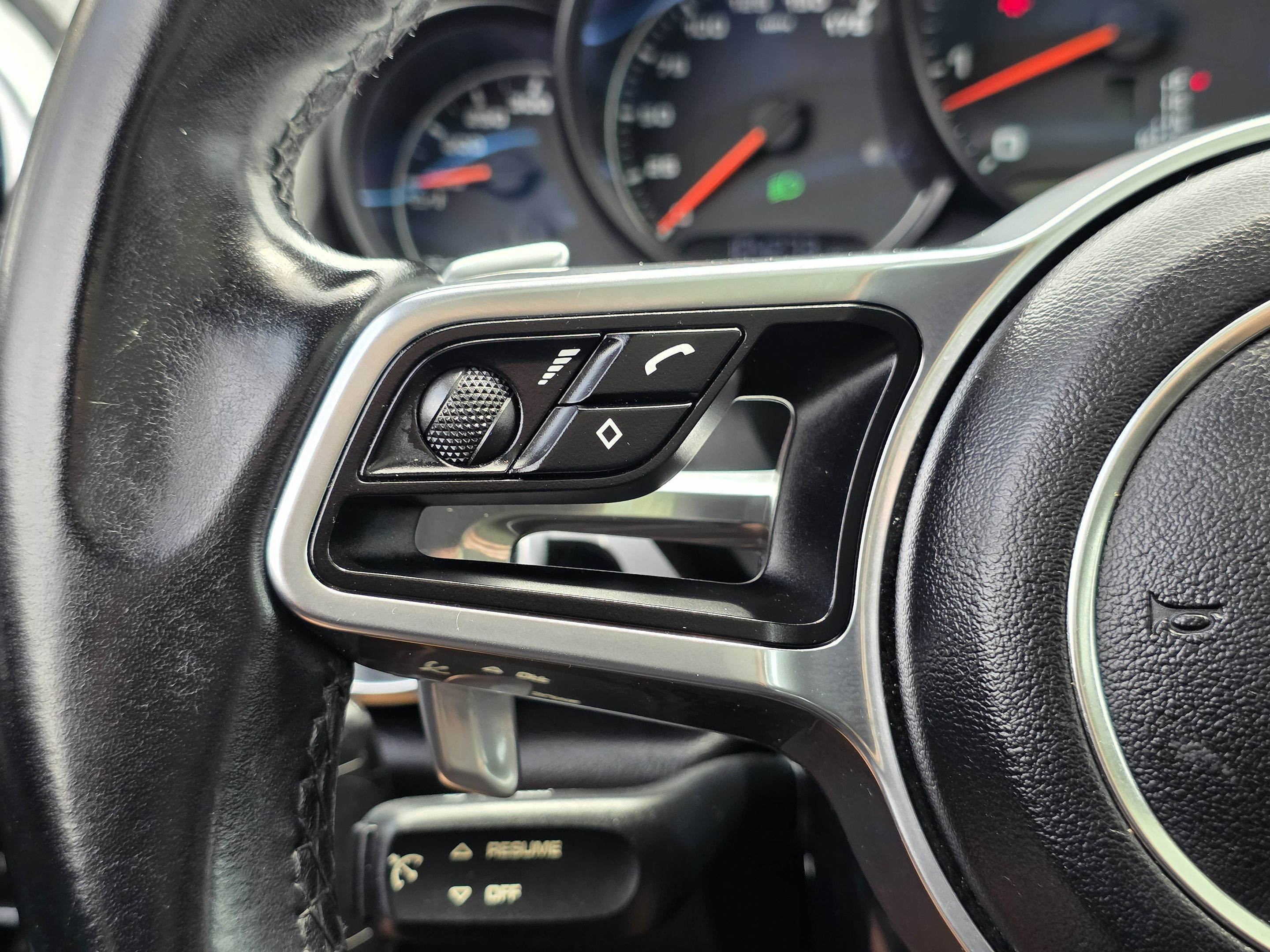 2016 Porsche Cayenne photo 34