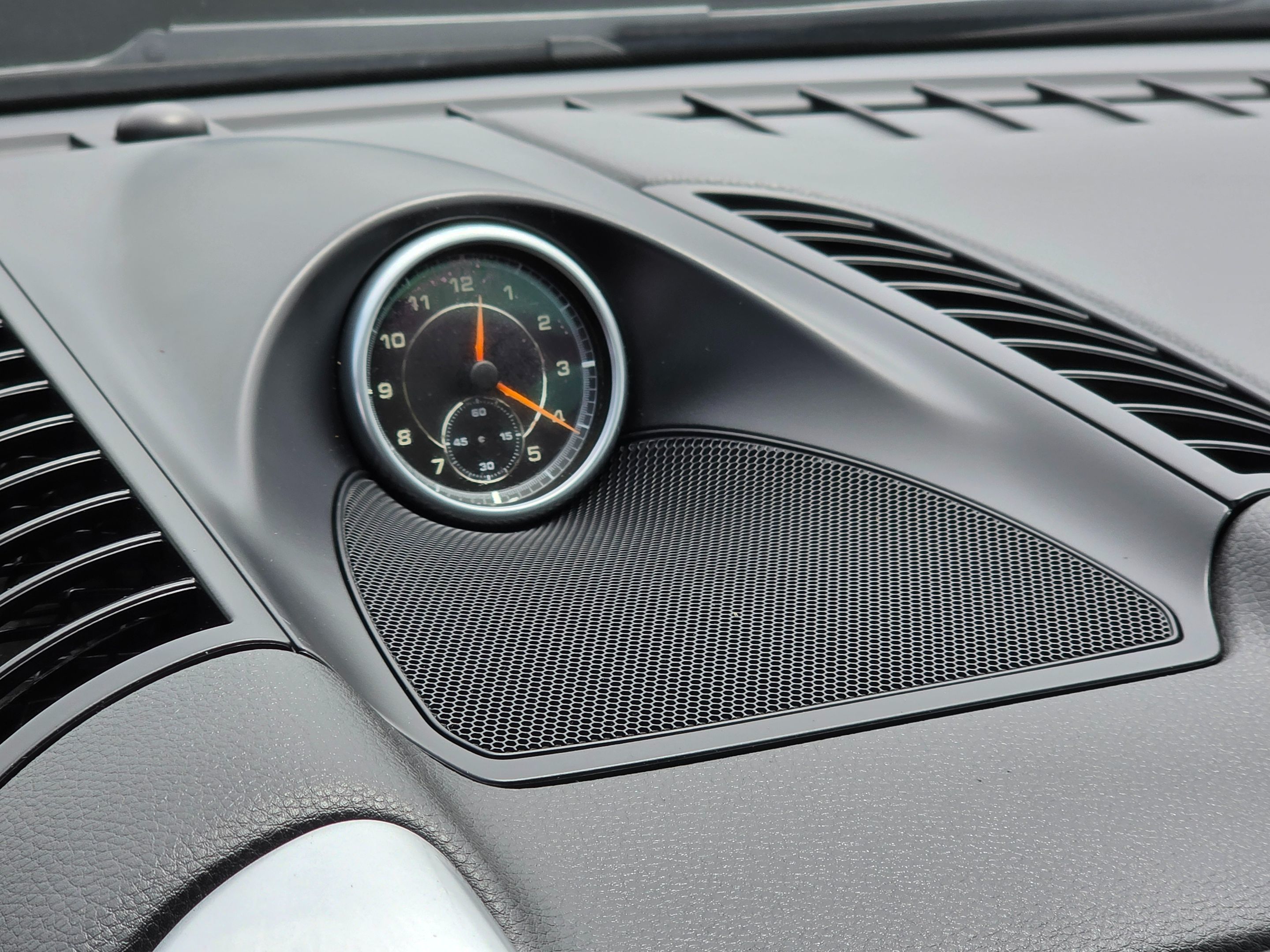 2016 Porsche Cayenne photo 37