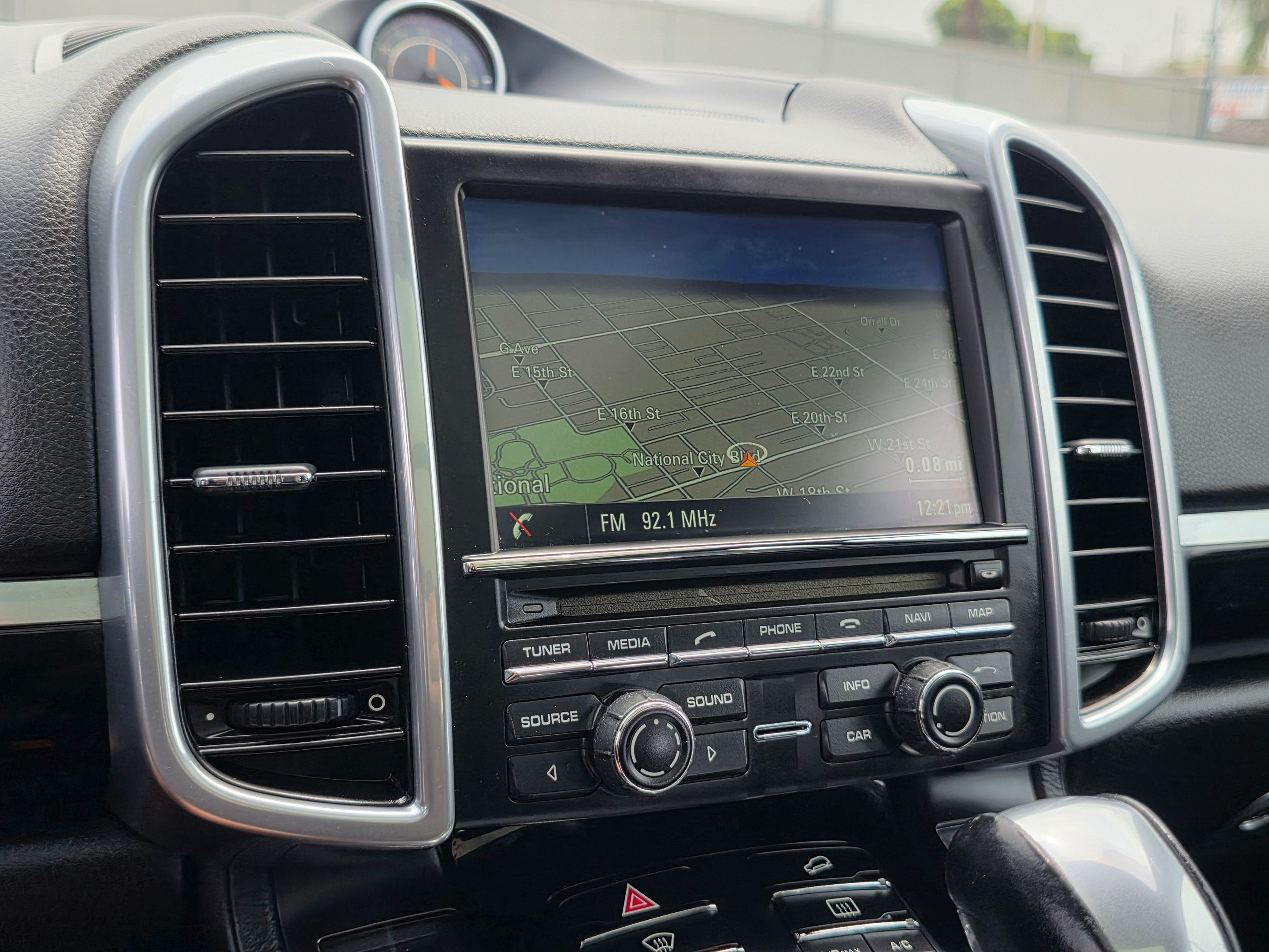 2016 Porsche Cayenne photo 38