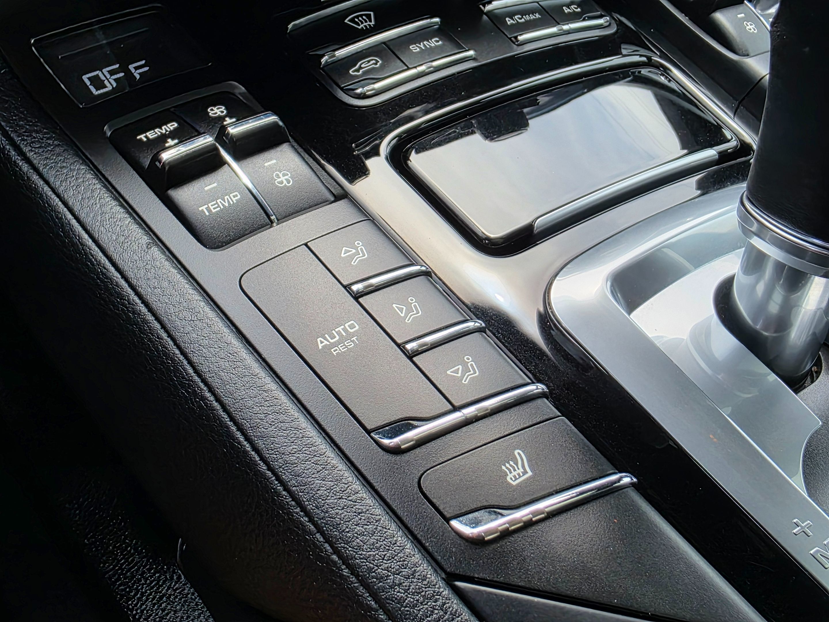 2016 Porsche Cayenne photo 41