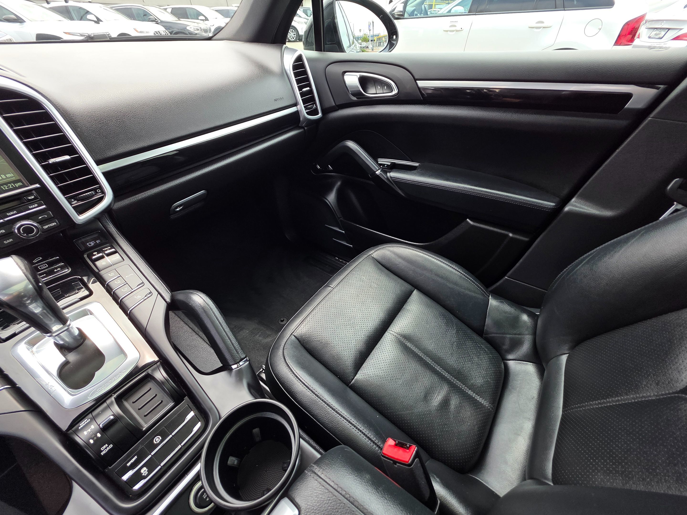 2016 Porsche Cayenne photo 45