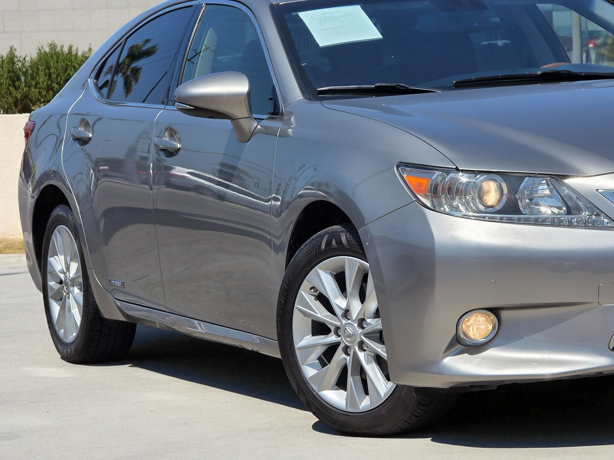 2015 Lexus ES 300h Premium photo 2