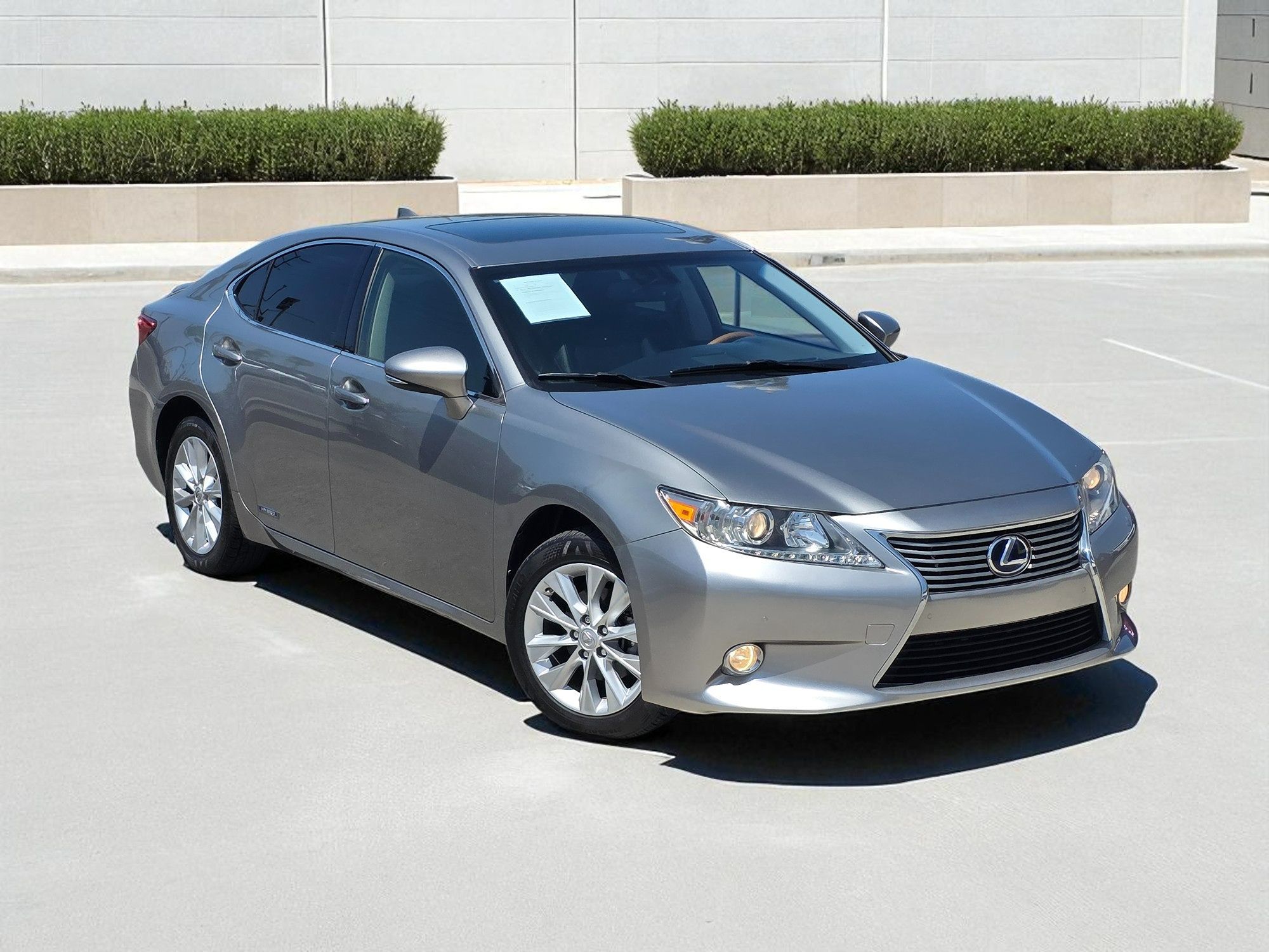 2015 Lexus ES 300h Premium photo 3