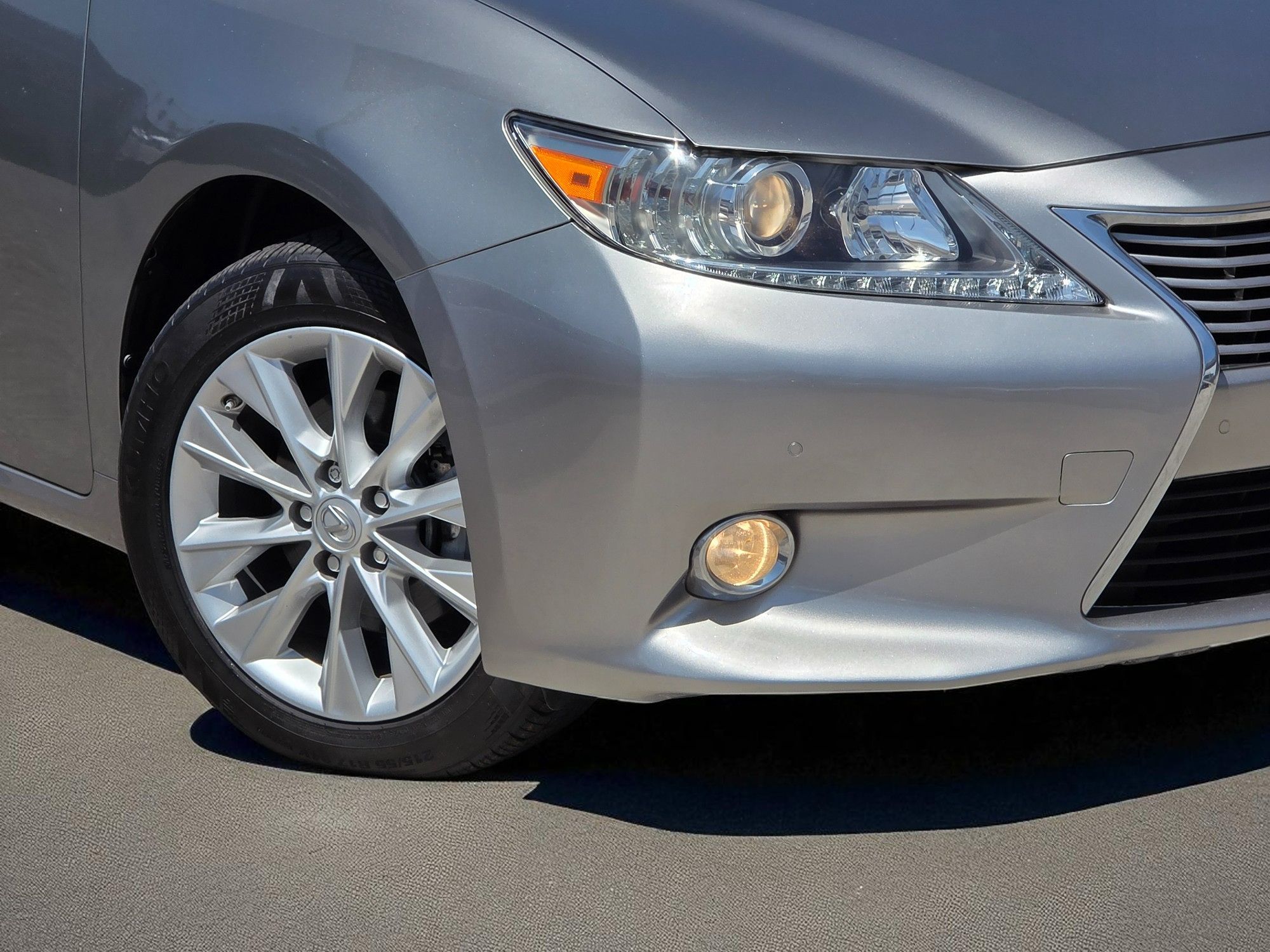 2015 Lexus ES 300h Premium photo 4