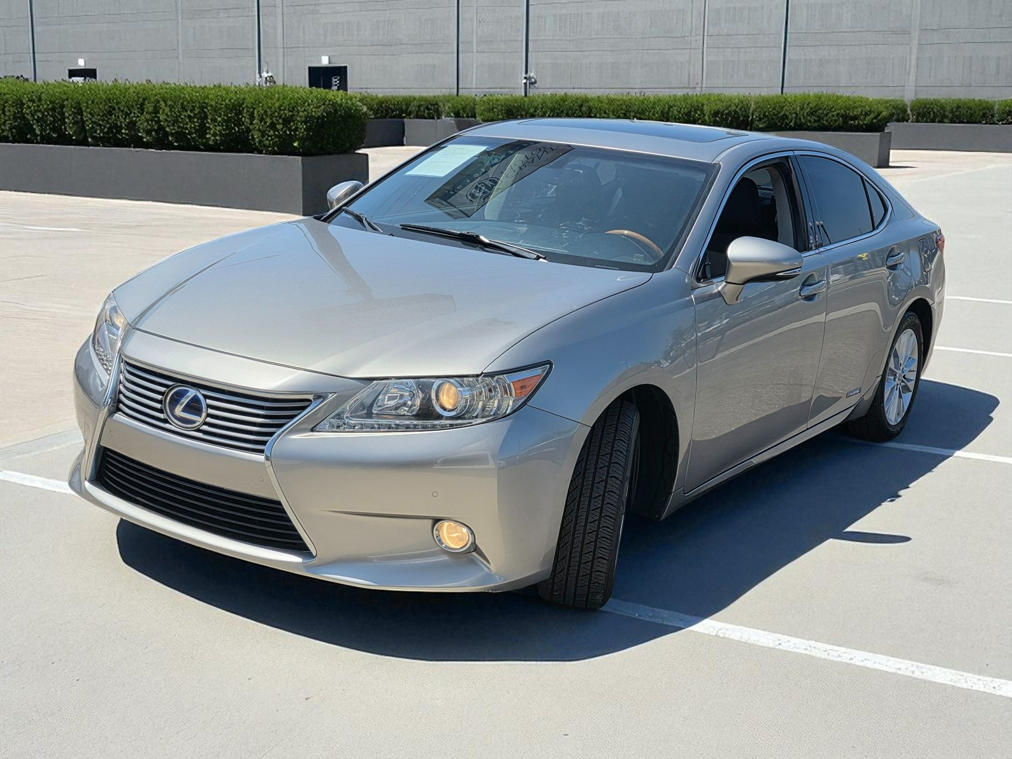 2015 Lexus ES 300h Premium photo 6