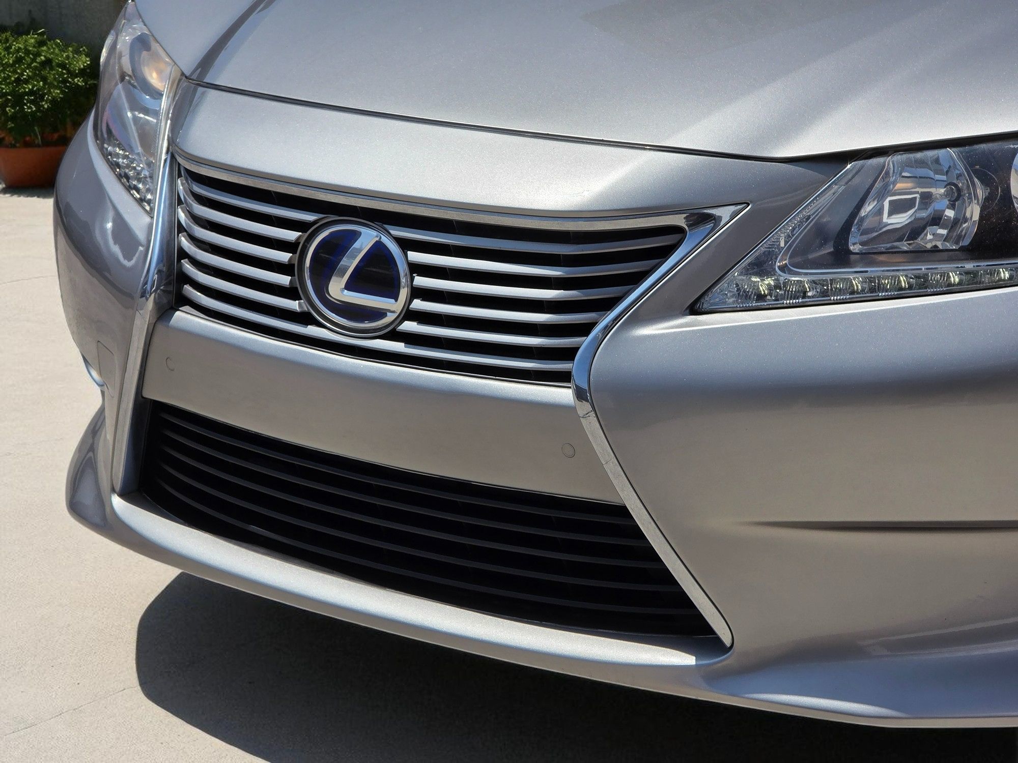 2015 Lexus ES 300h Premium photo 8
