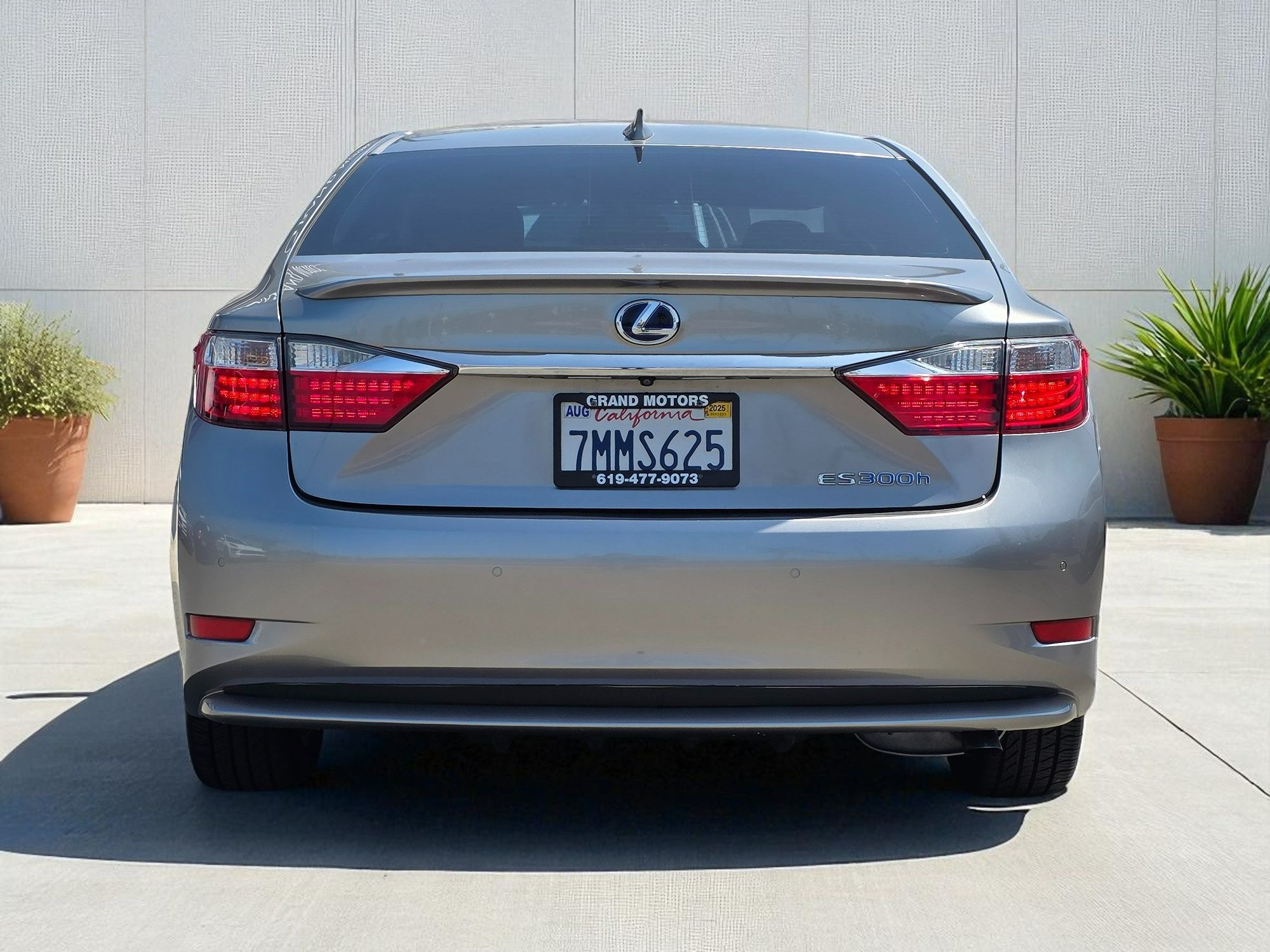 2015 Lexus ES 300h Premium photo 11