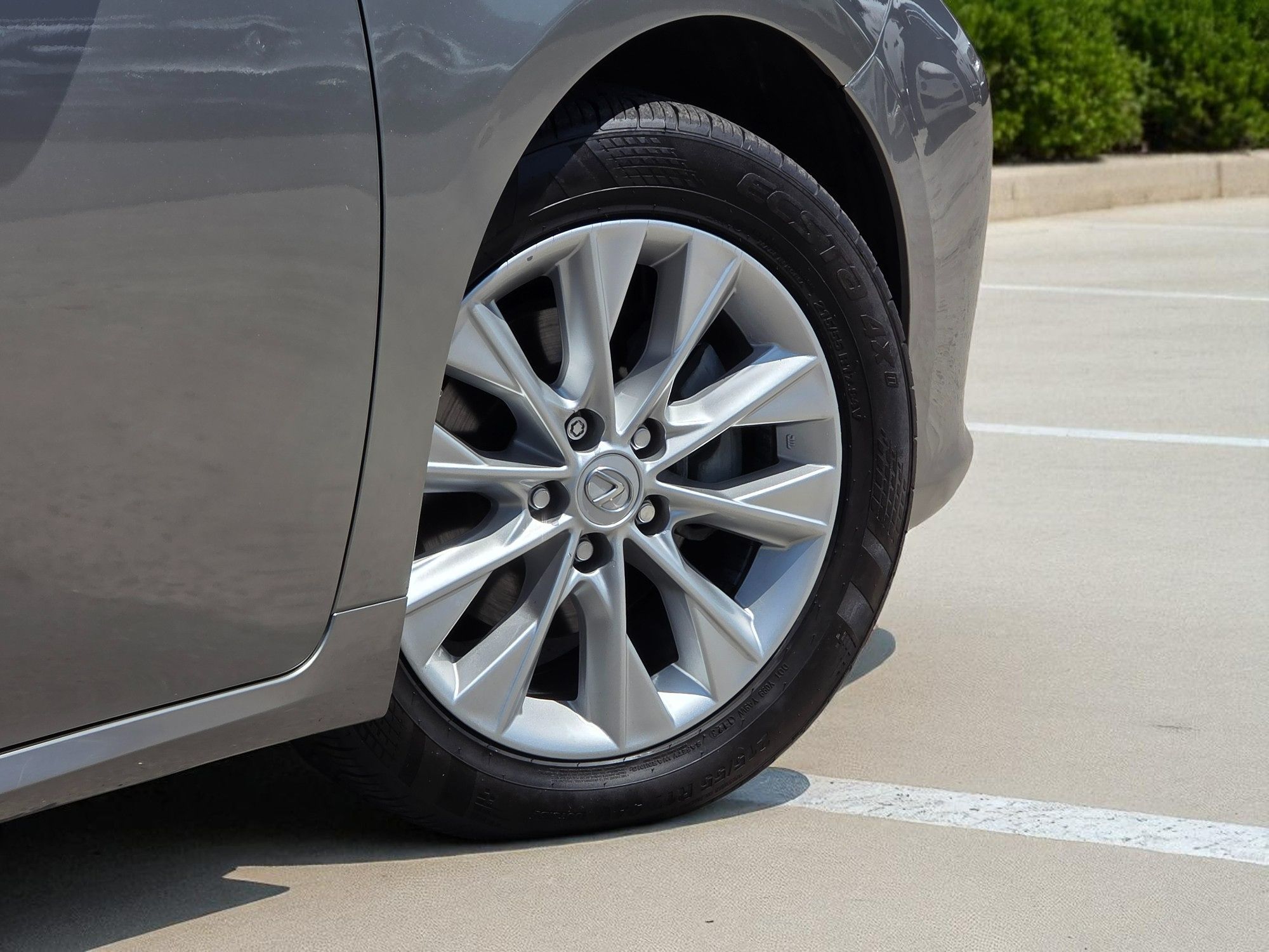 2015 Lexus ES 300h Premium photo 13