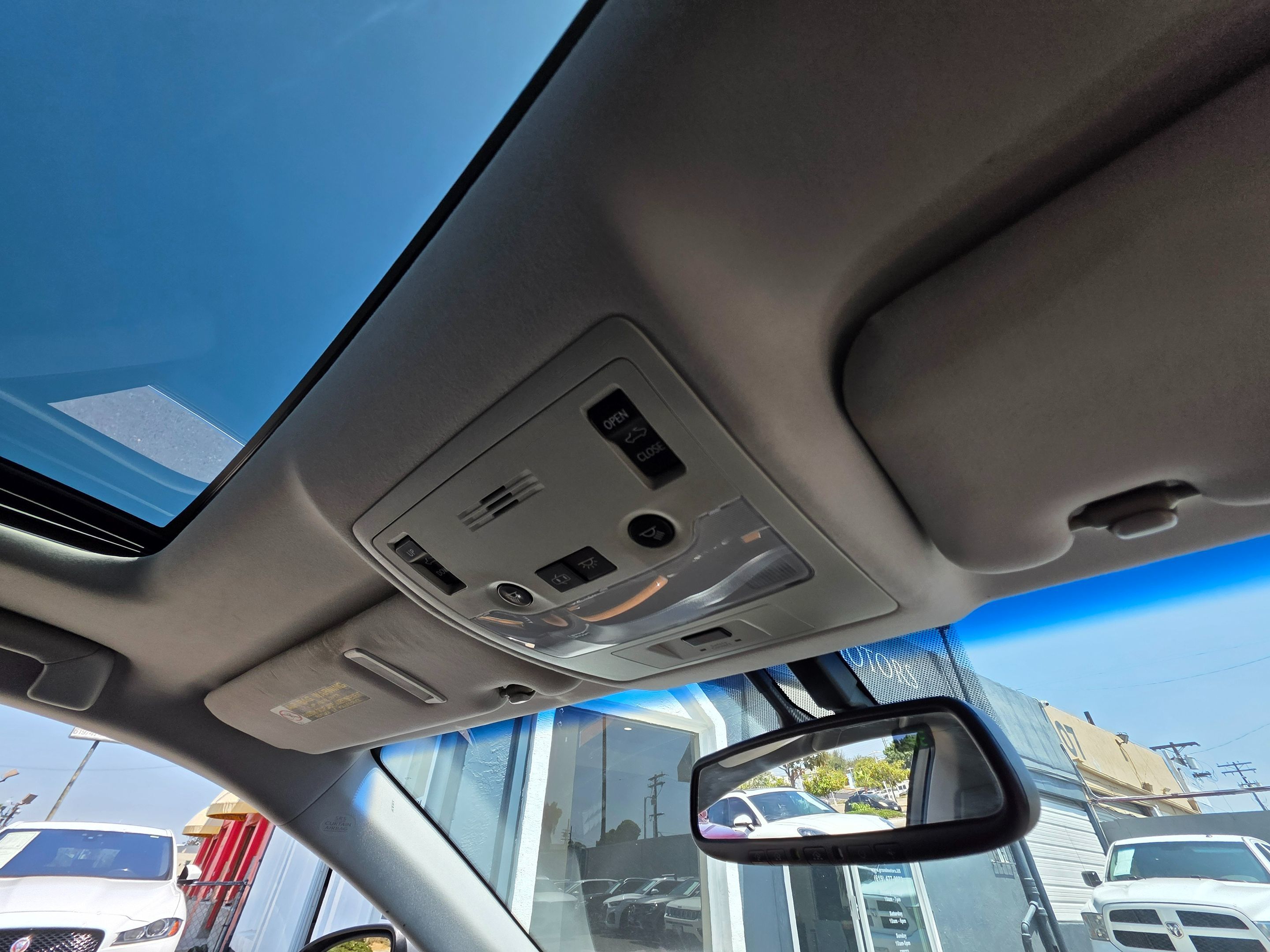 2015 Lexus ES 300h Premium photo 20