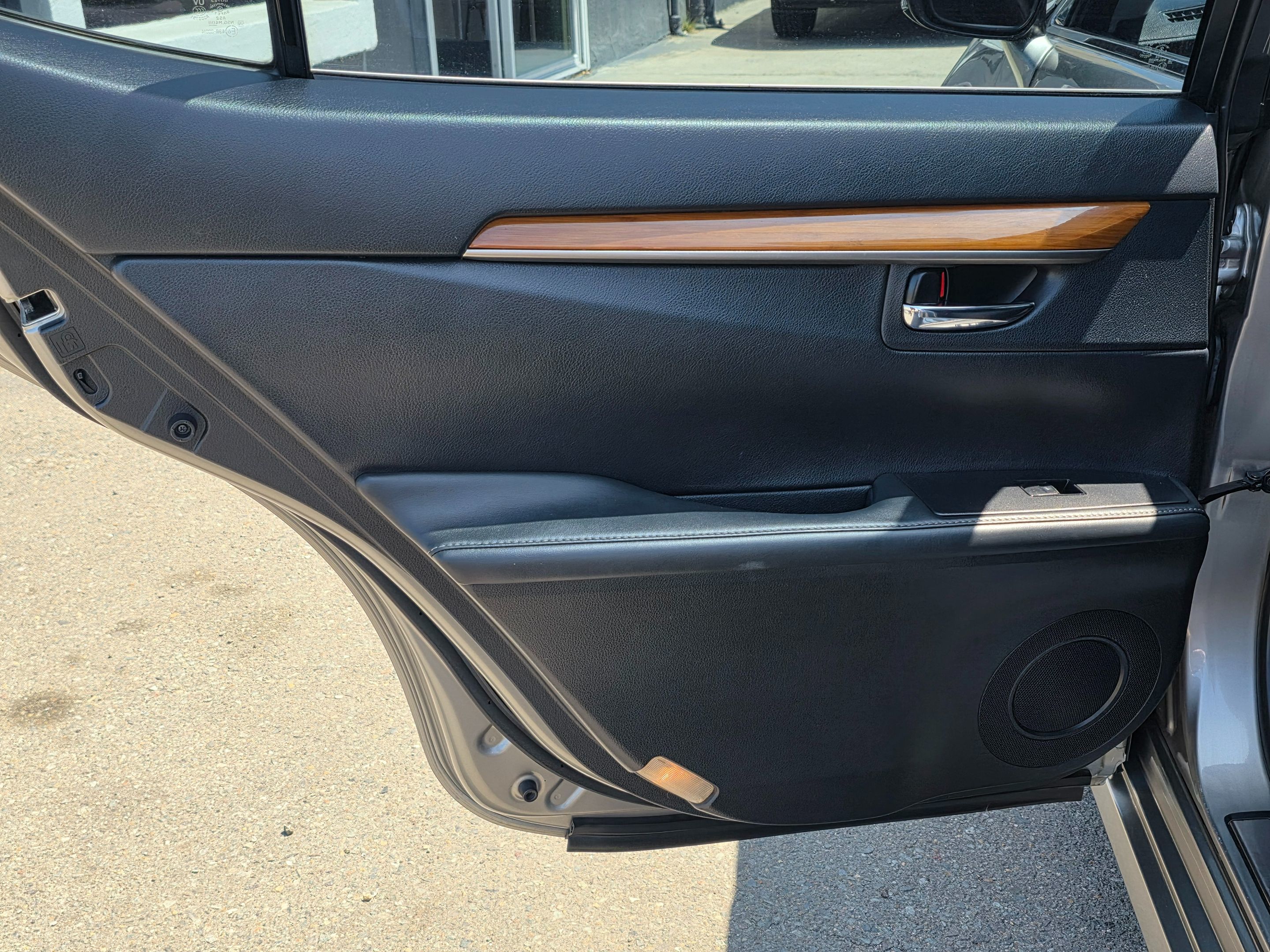 2015 Lexus ES 300h Premium photo 27
