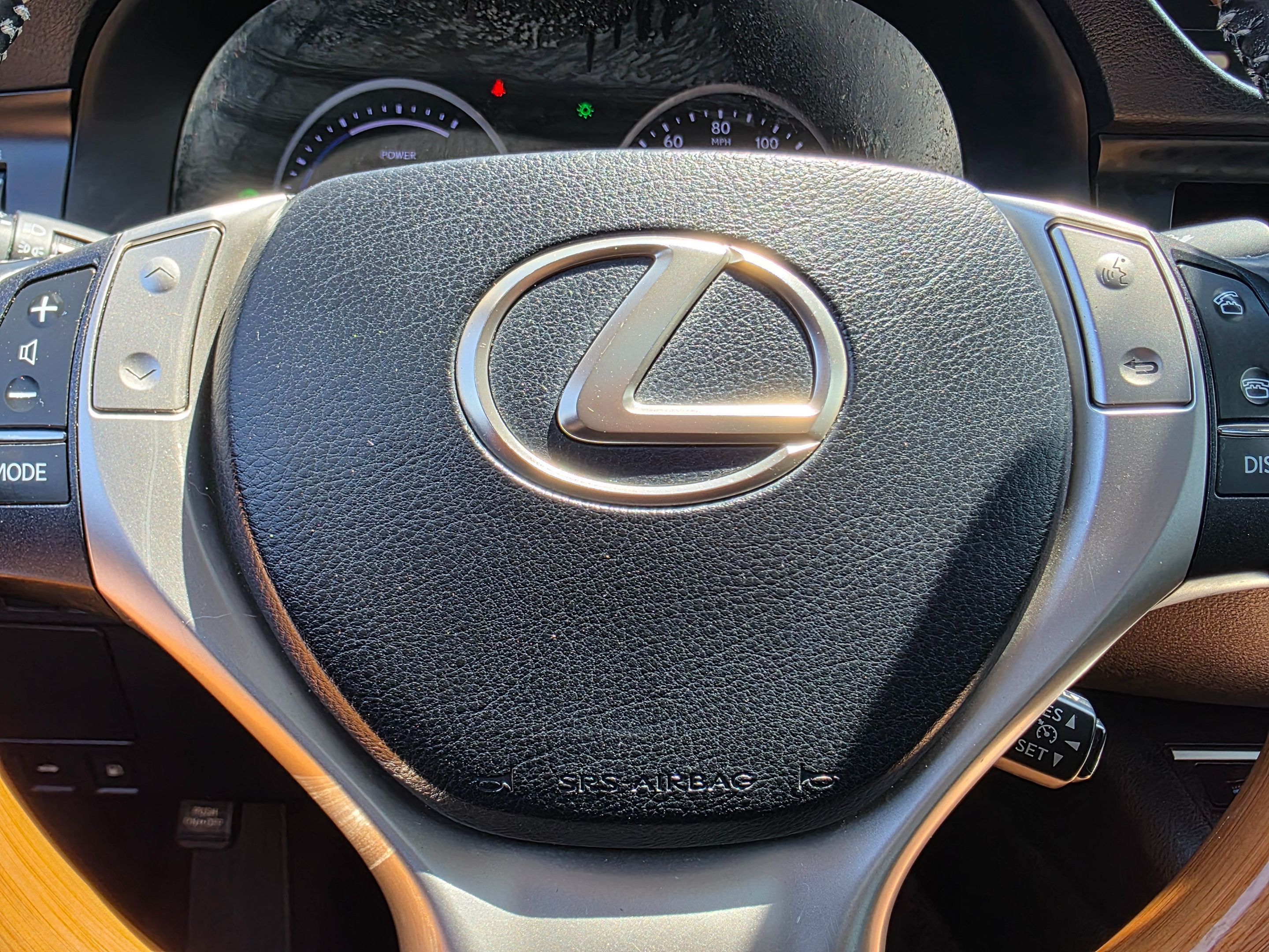 2015 Lexus ES 300h Premium photo 32