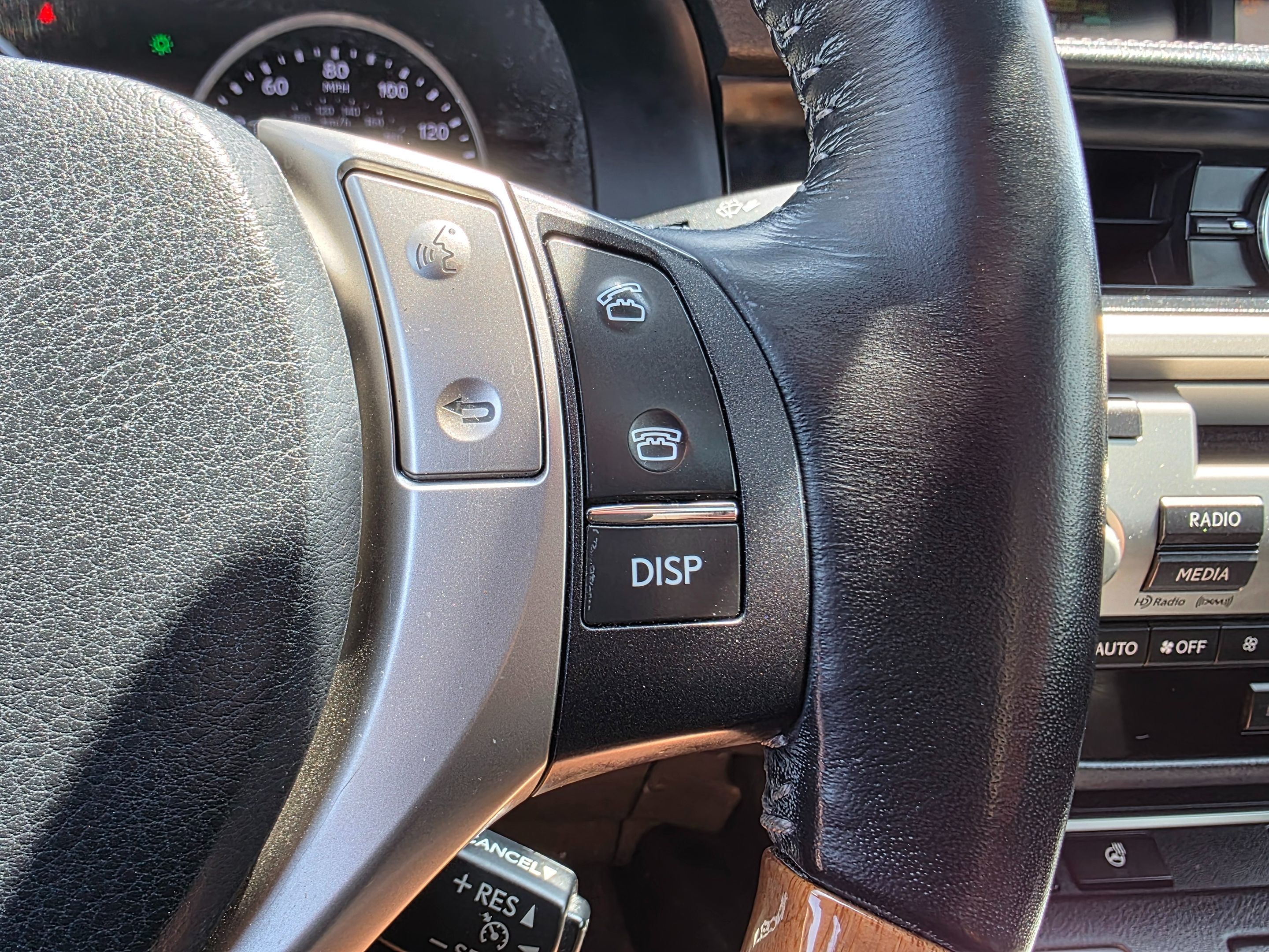 2015 Lexus ES 300h Premium photo 33