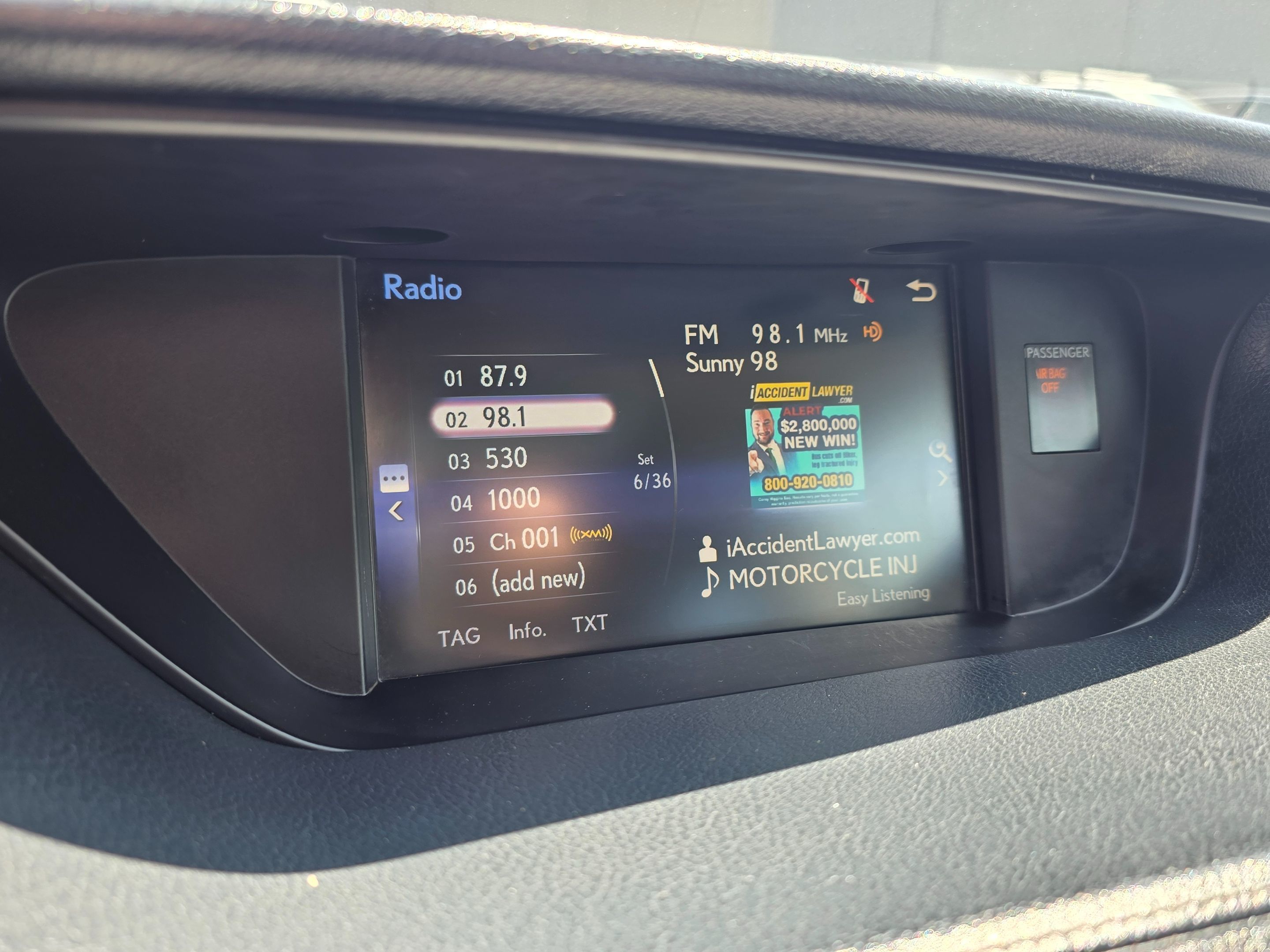 2015 Lexus ES 300h Premium photo 34
