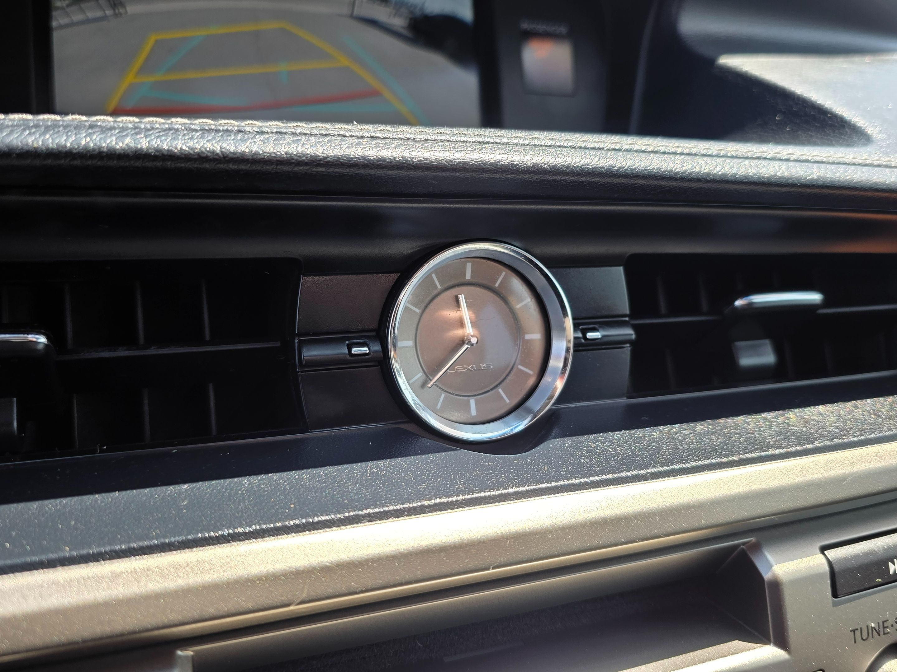 2015 Lexus ES 300h Premium photo 36
