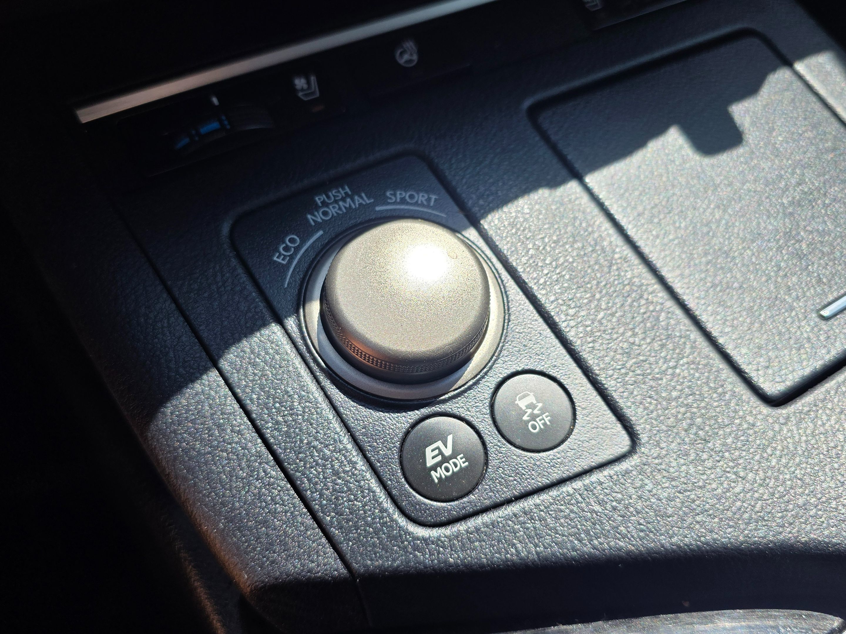 2015 Lexus ES 300h Premium photo 39