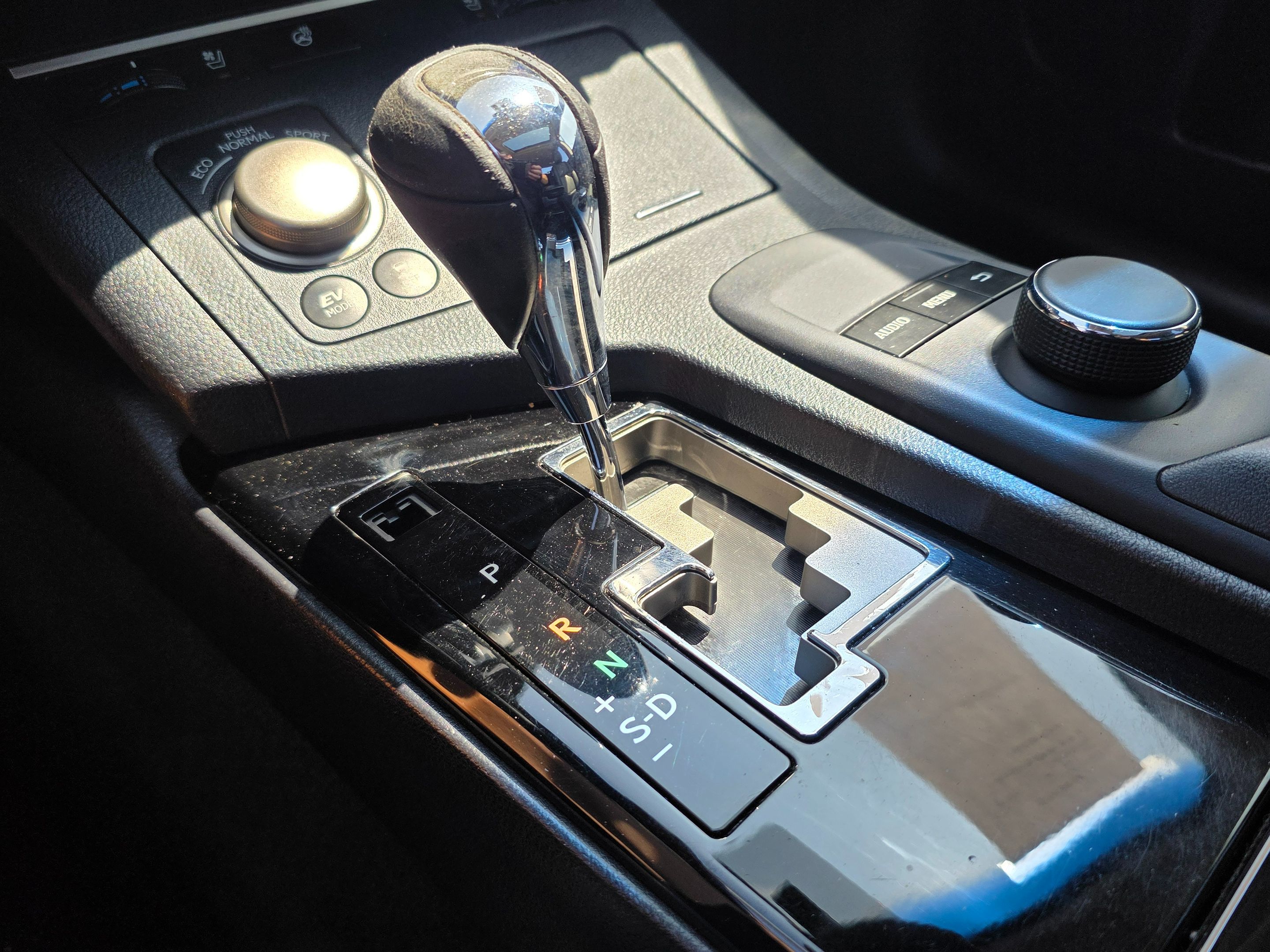 2015 Lexus ES 300h Premium photo 41