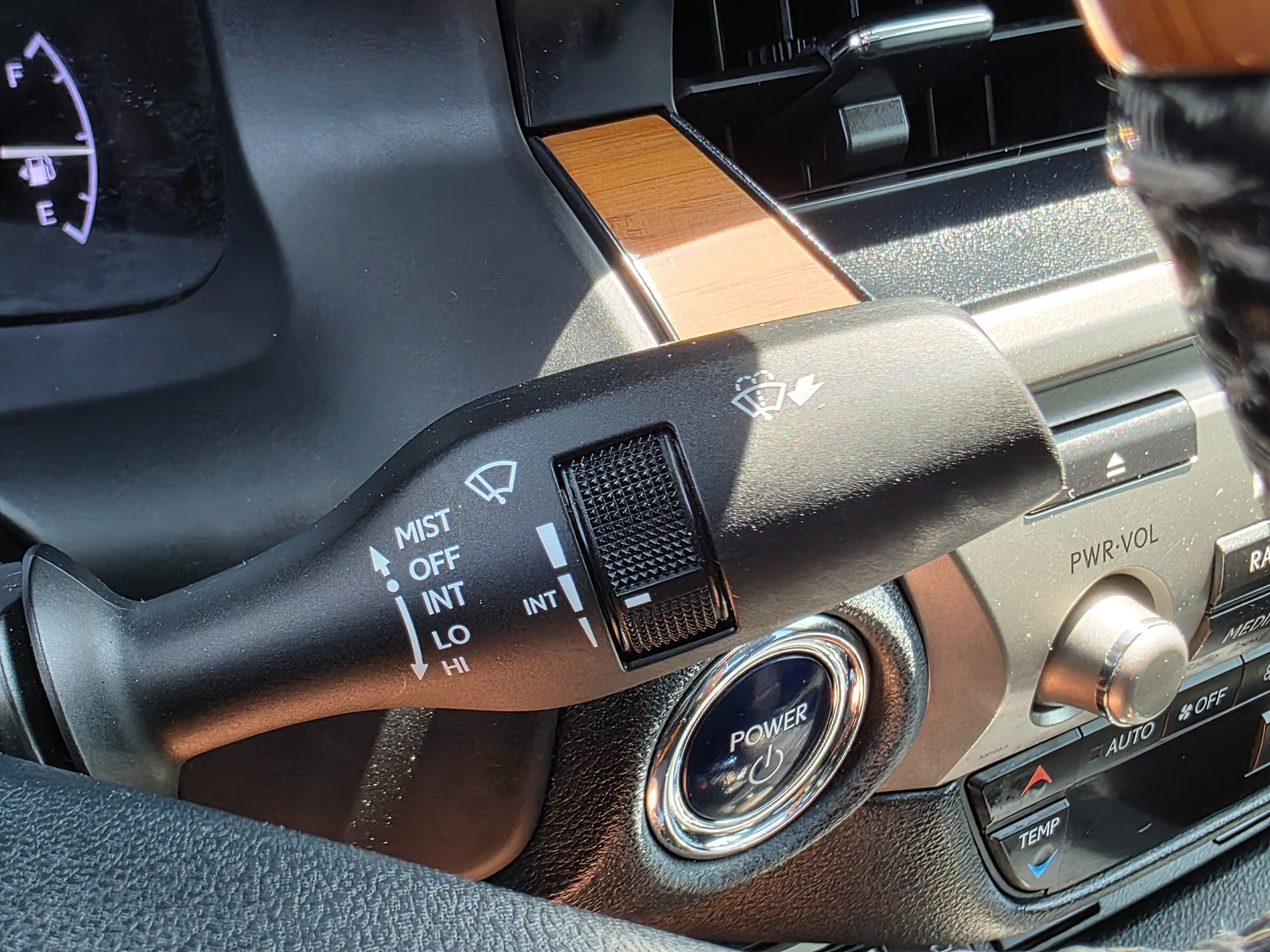 2015 Lexus ES 300h Premium photo 45