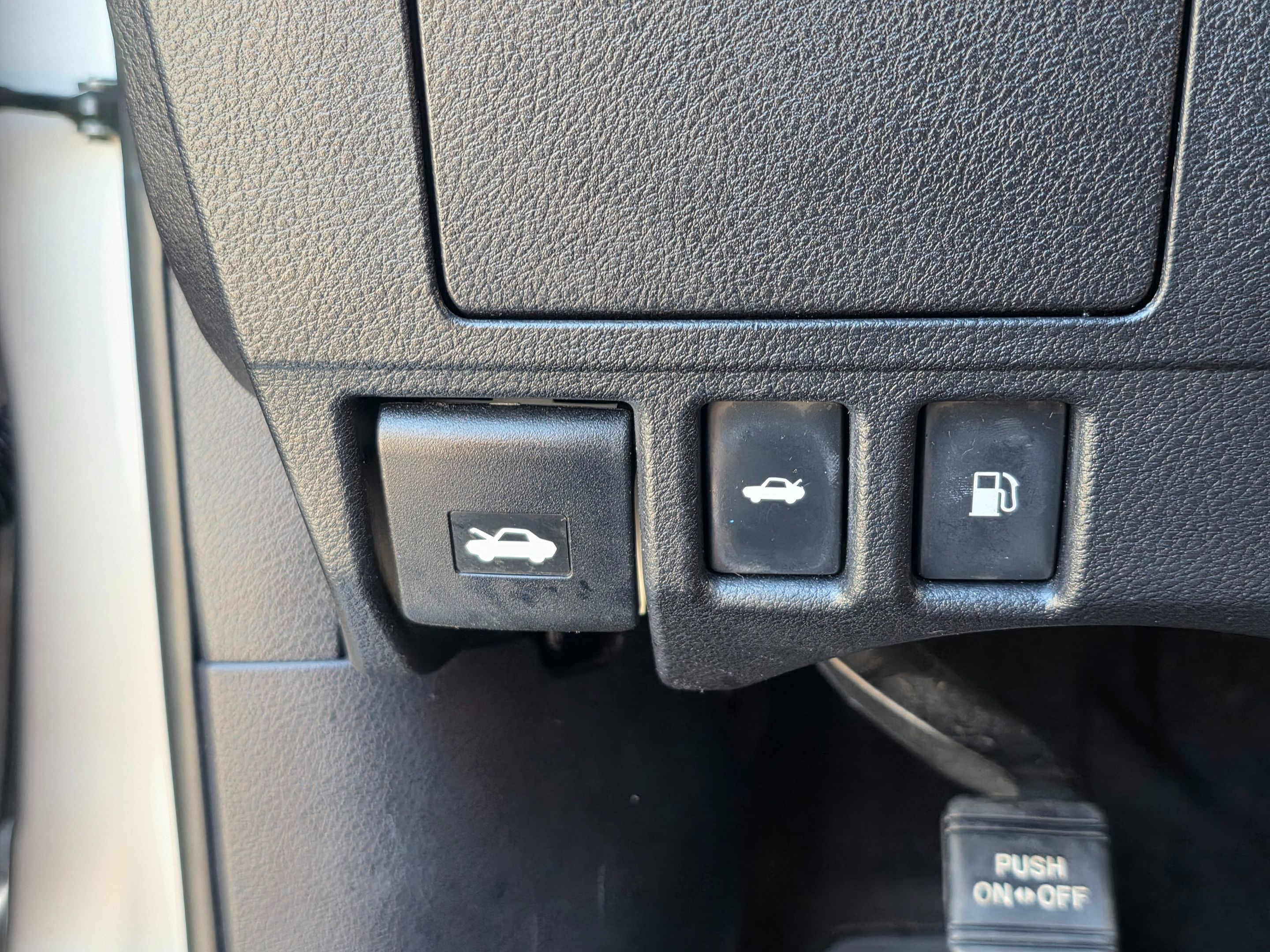 2015 Lexus ES 300h Premium photo 47