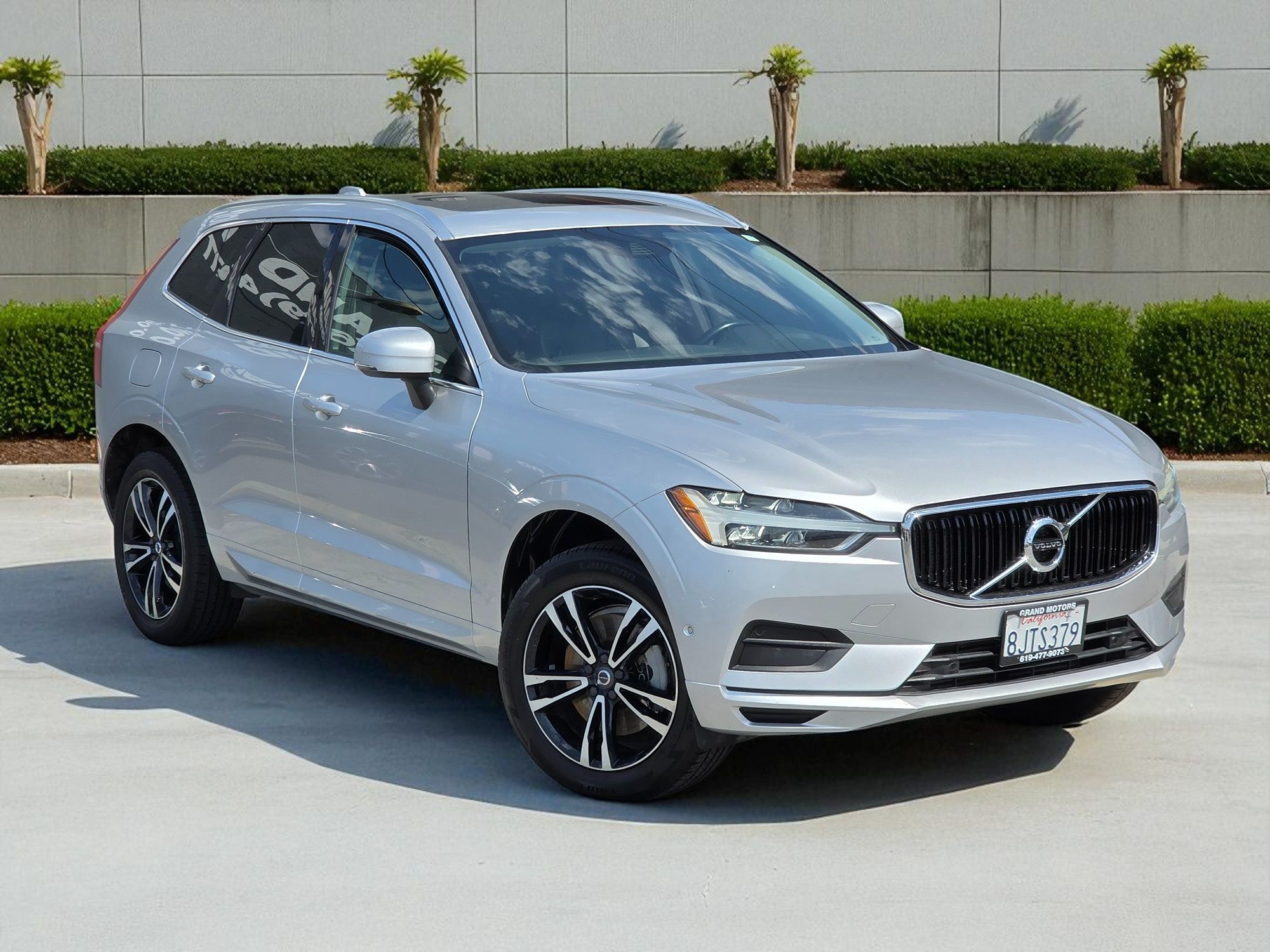 2019 Volvo XC60 Momentum photo 3