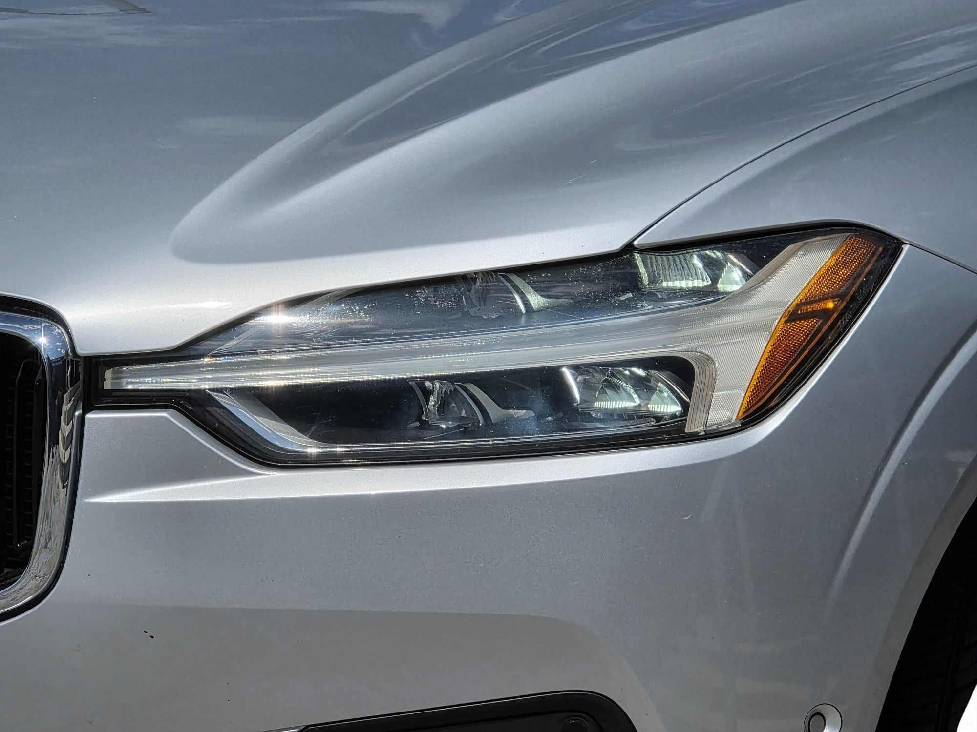2019 Volvo XC60 Momentum photo 6