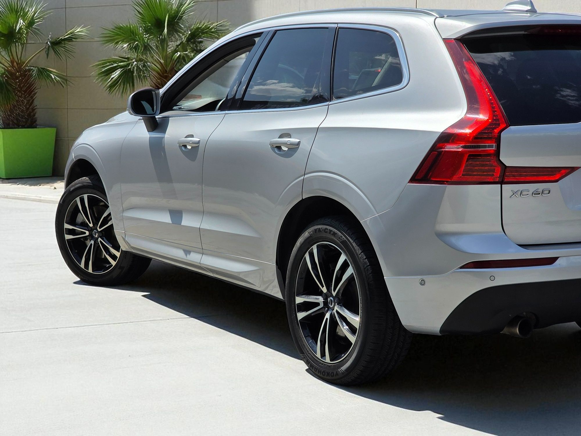 2019 Volvo XC60 Momentum photo 8
