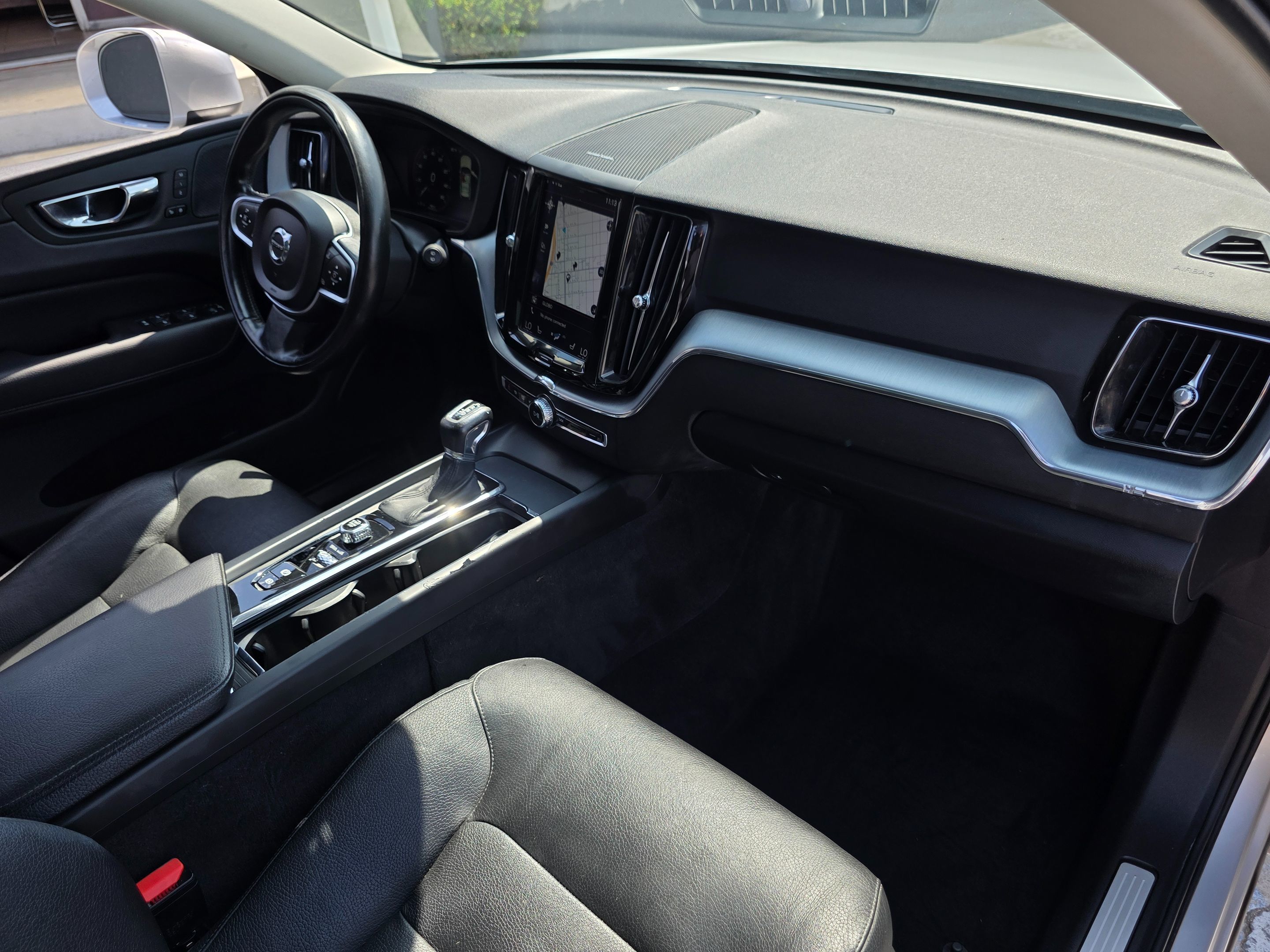 2019 Volvo XC60 Momentum photo 13