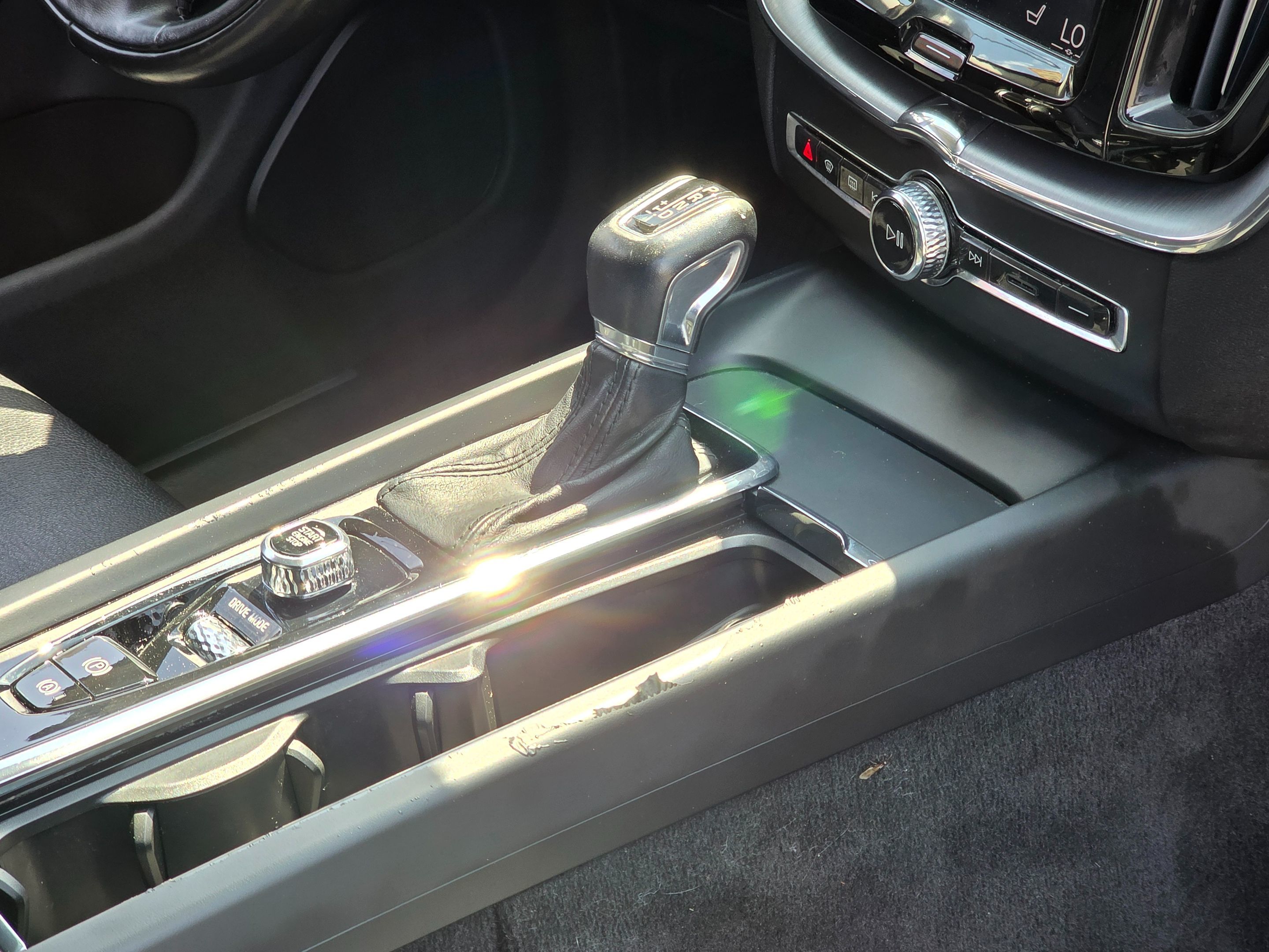 2019 Volvo XC60 Momentum photo 15