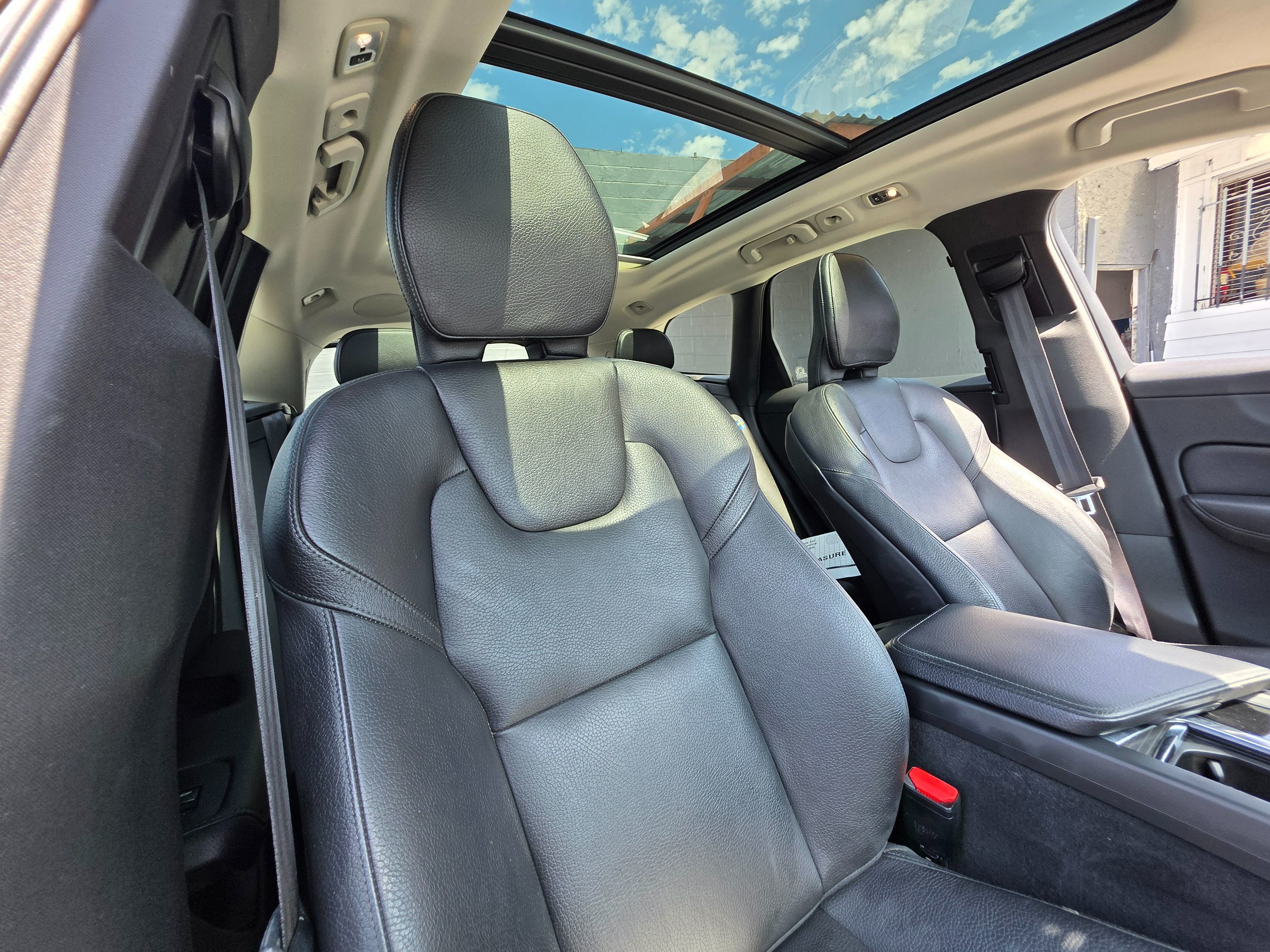 2019 Volvo XC60 Momentum photo 17