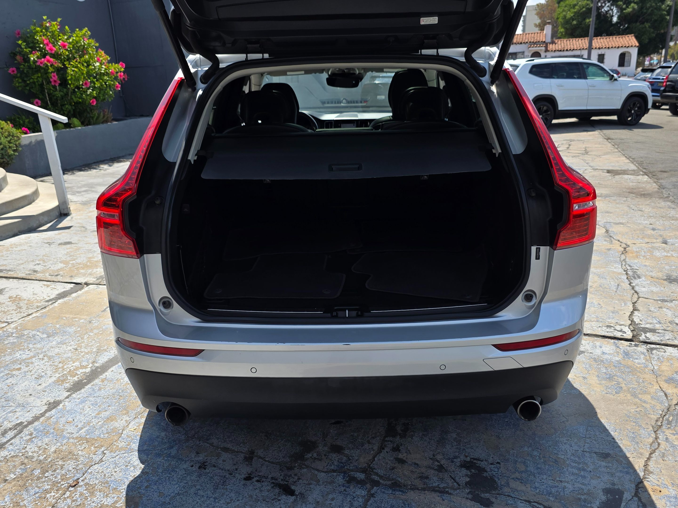 2019 Volvo XC60 Momentum photo 19
