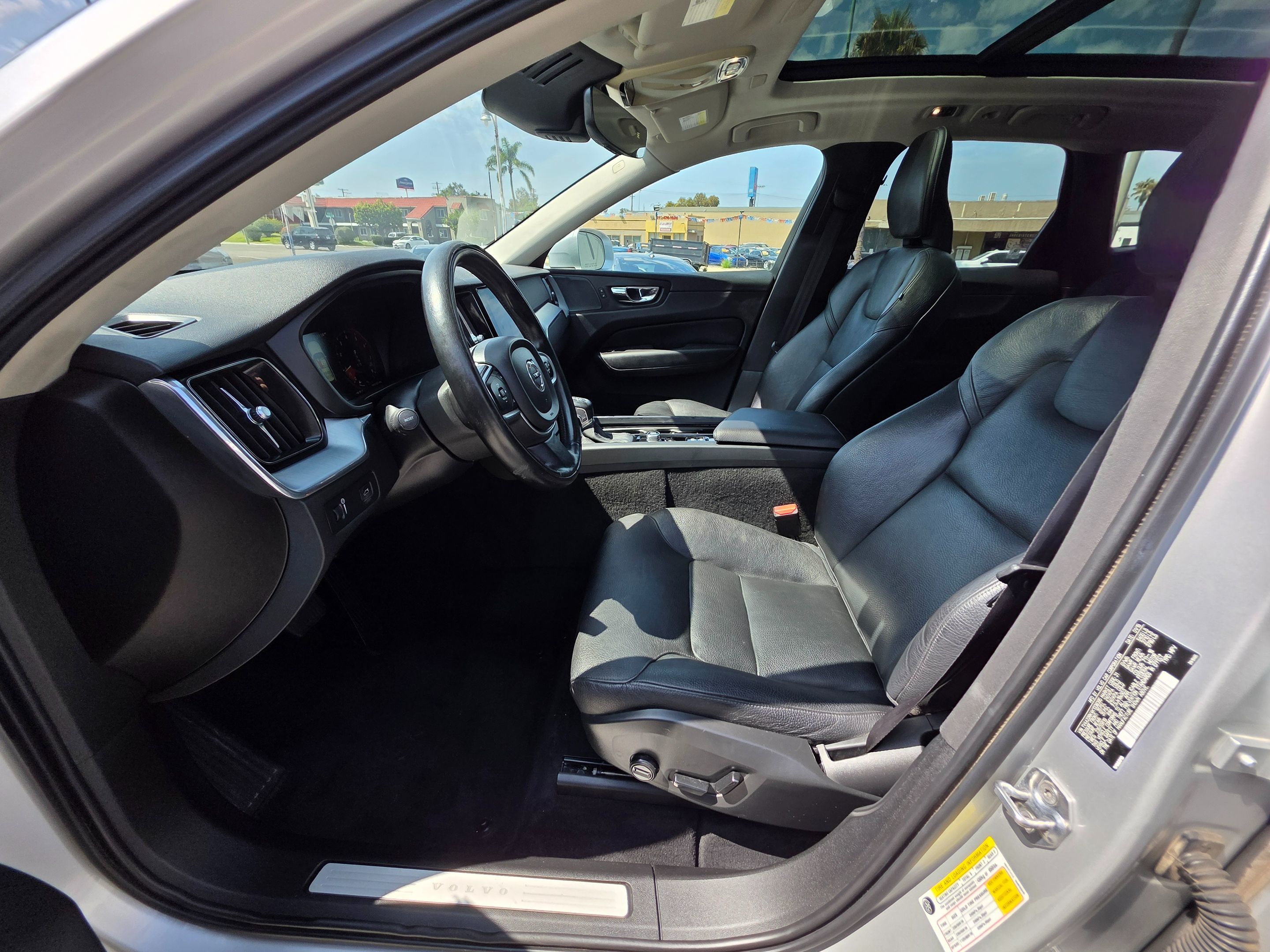 2019 Volvo XC60 Momentum photo 22