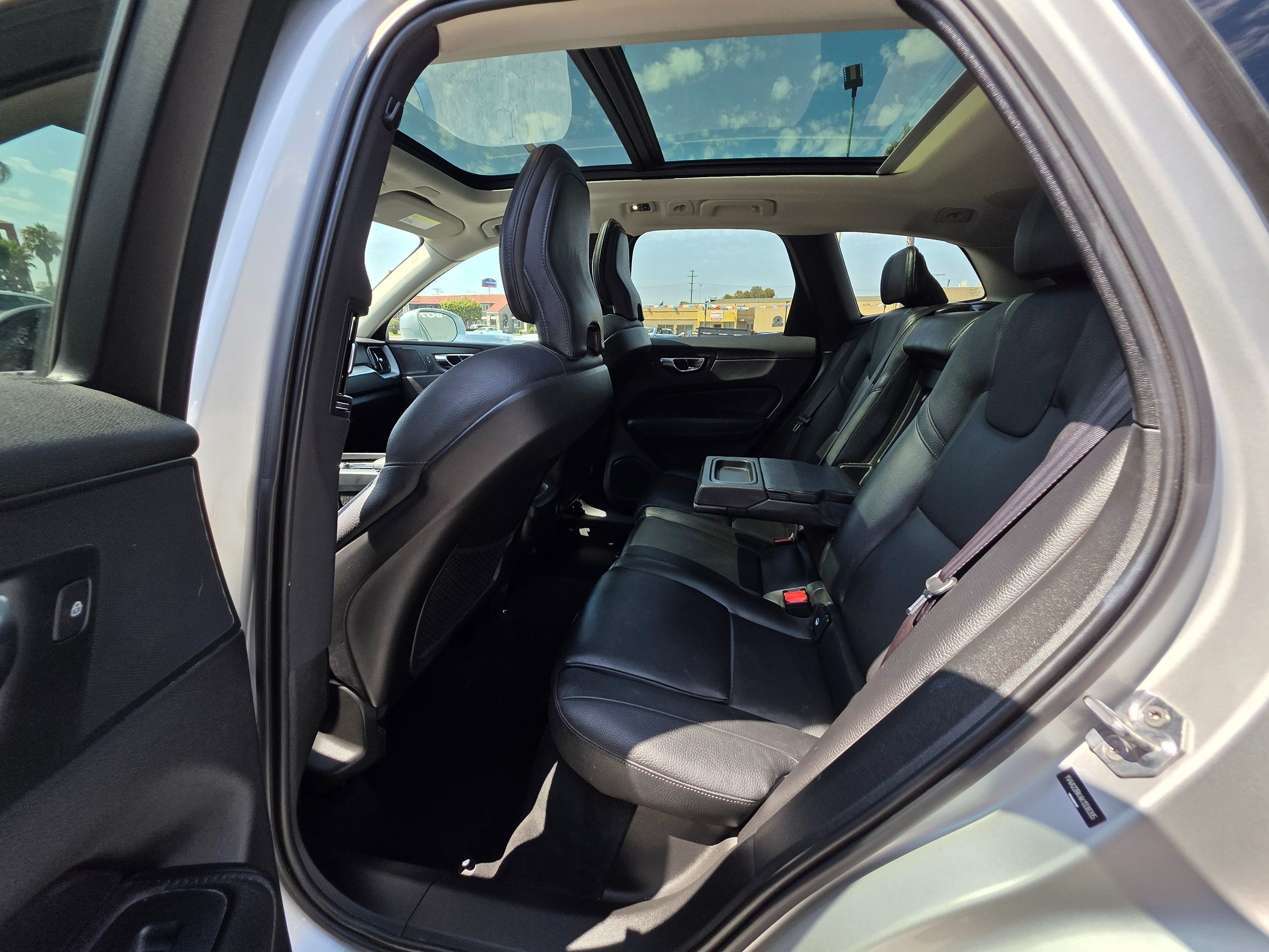 2019 Volvo XC60 Momentum photo 24