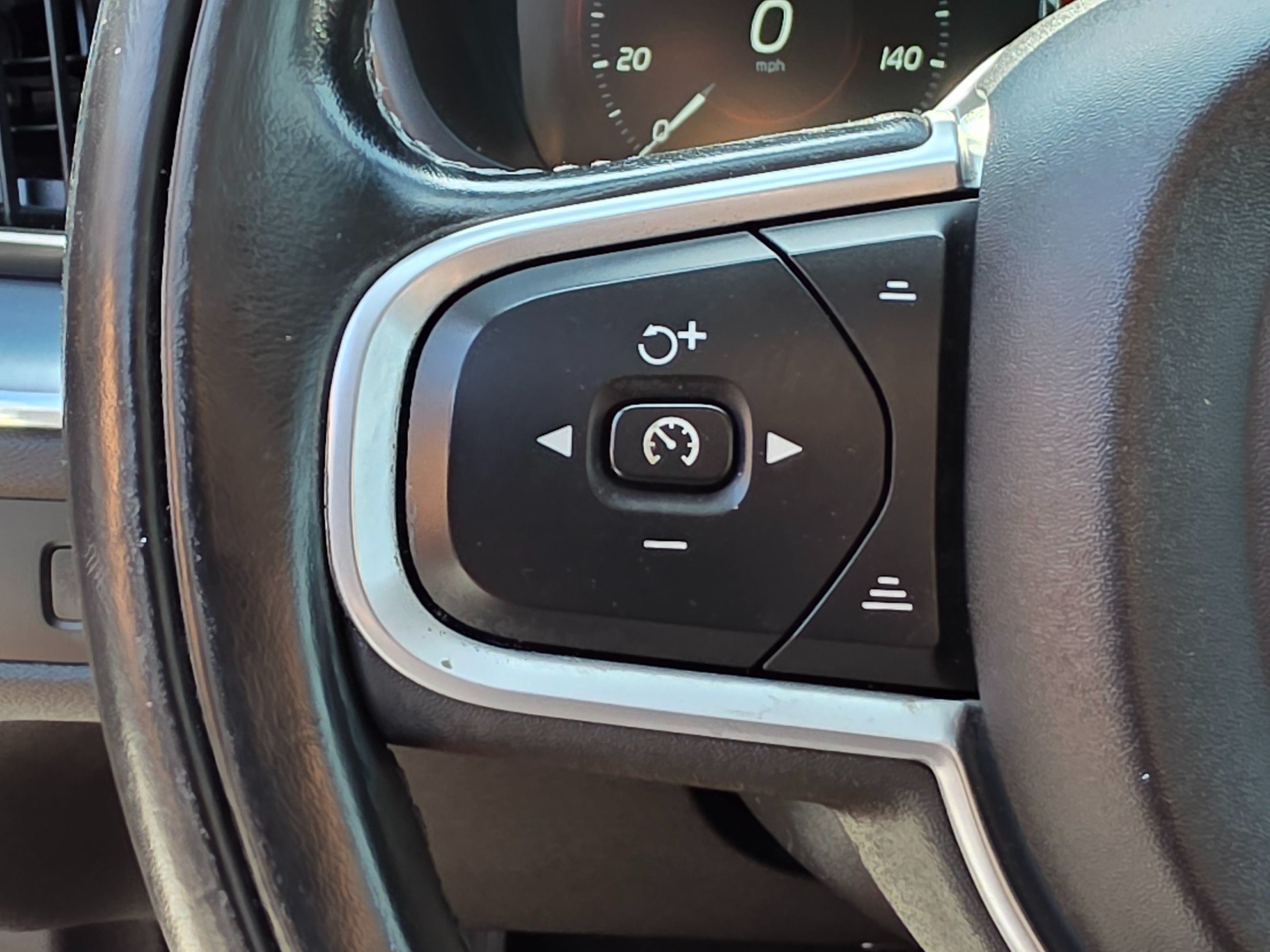 2019 Volvo XC60 Momentum photo 31