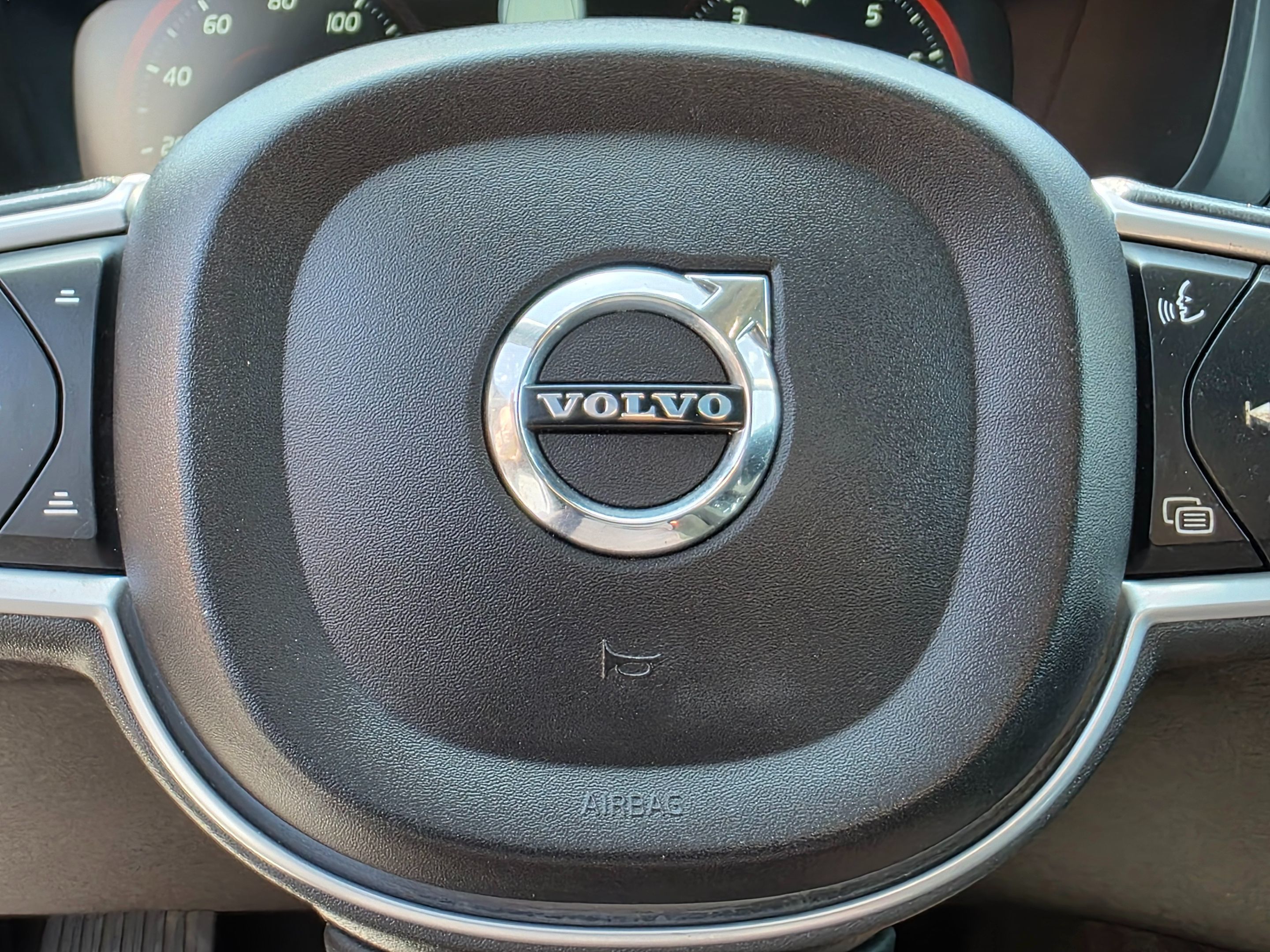 2019 Volvo XC60 Momentum photo 32