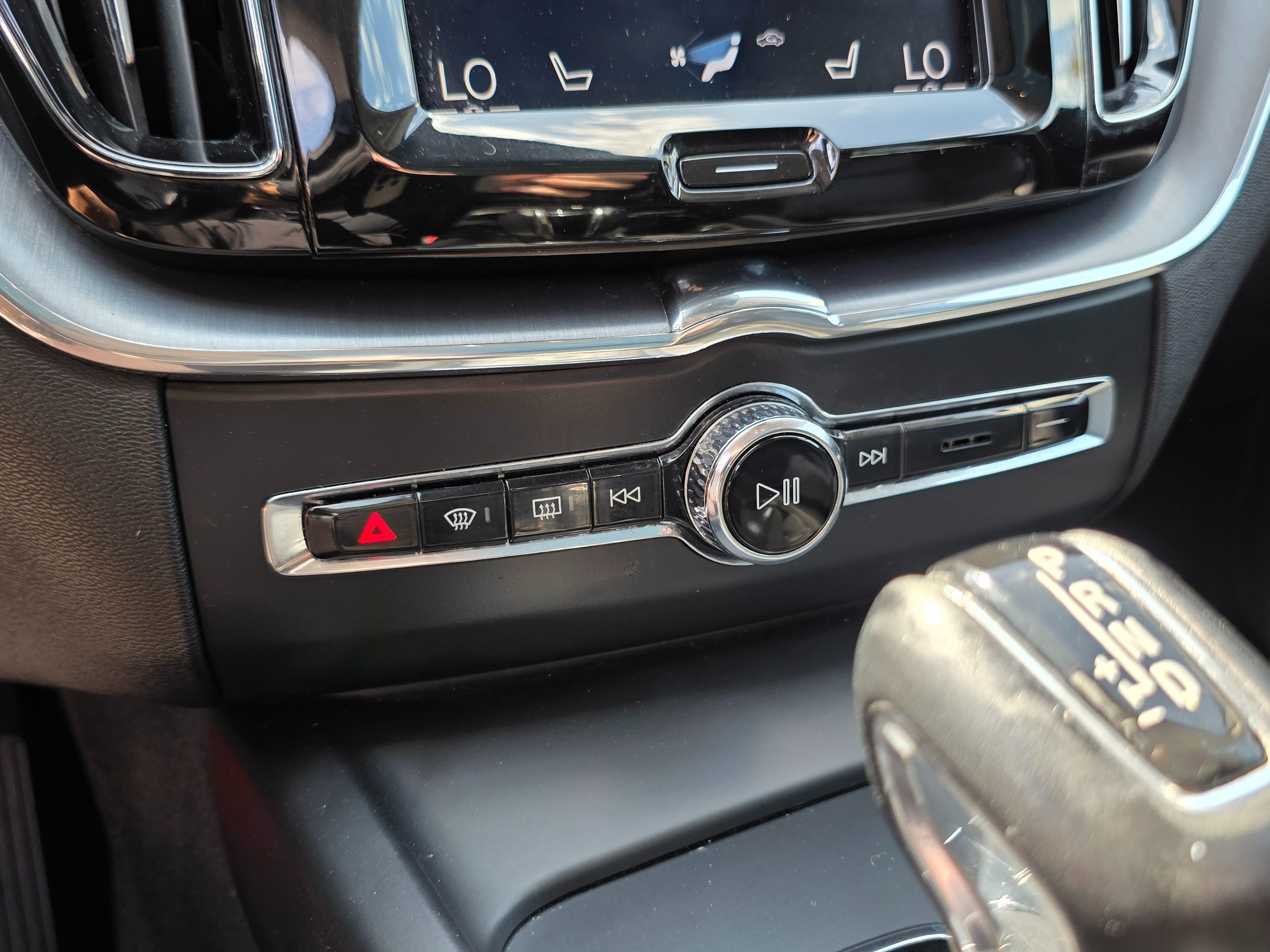 2019 Volvo XC60 Momentum photo 36