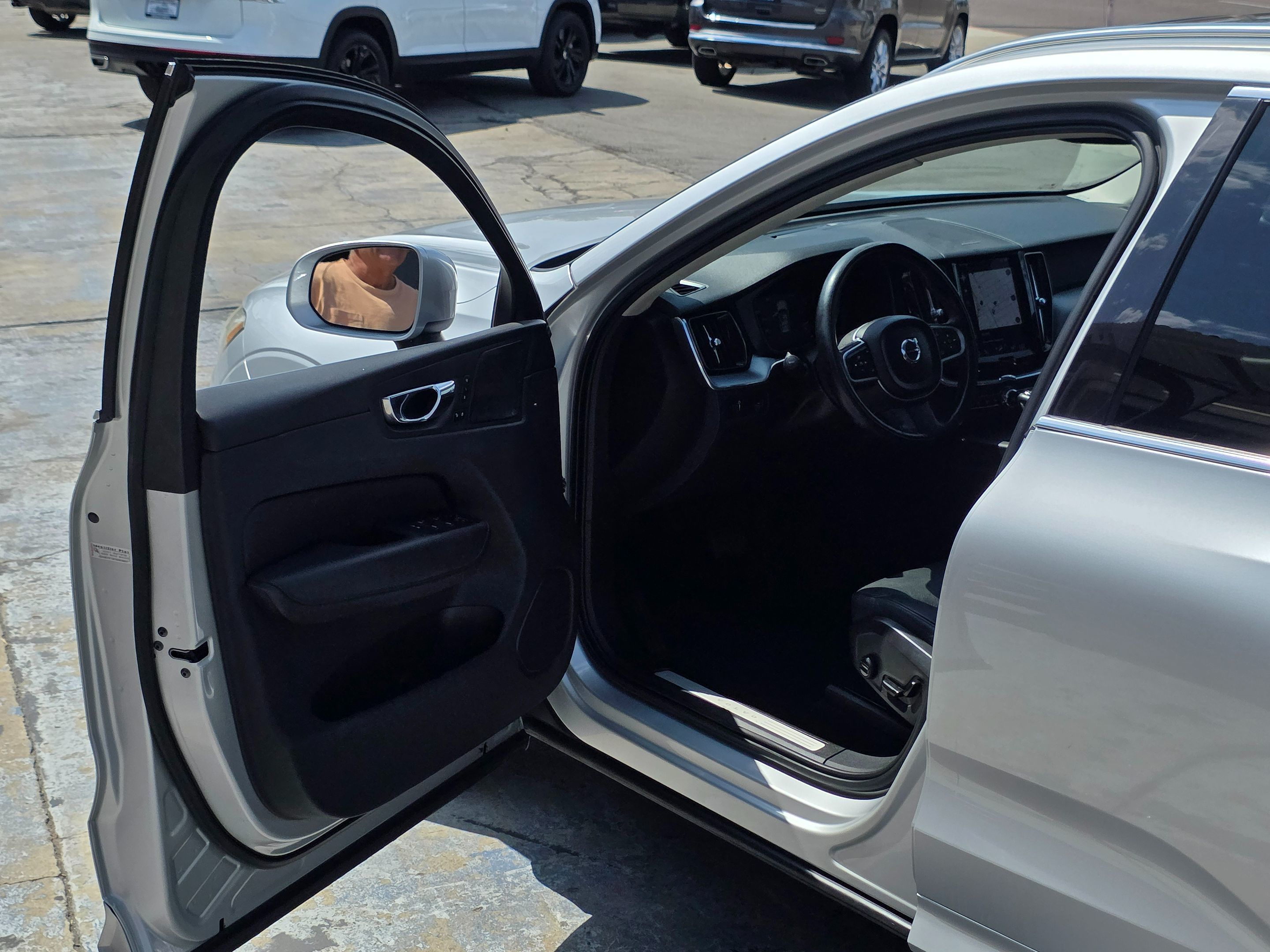 2019 Volvo XC60 Momentum photo 45