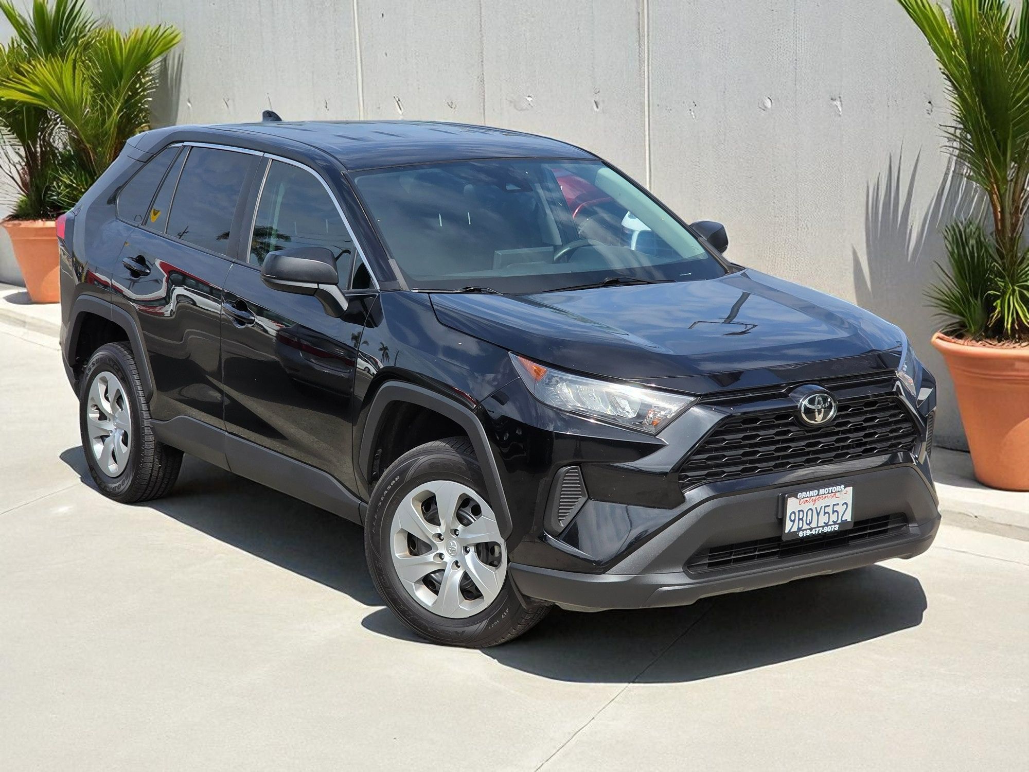 2022 Toyota RAV4 LE photo 3