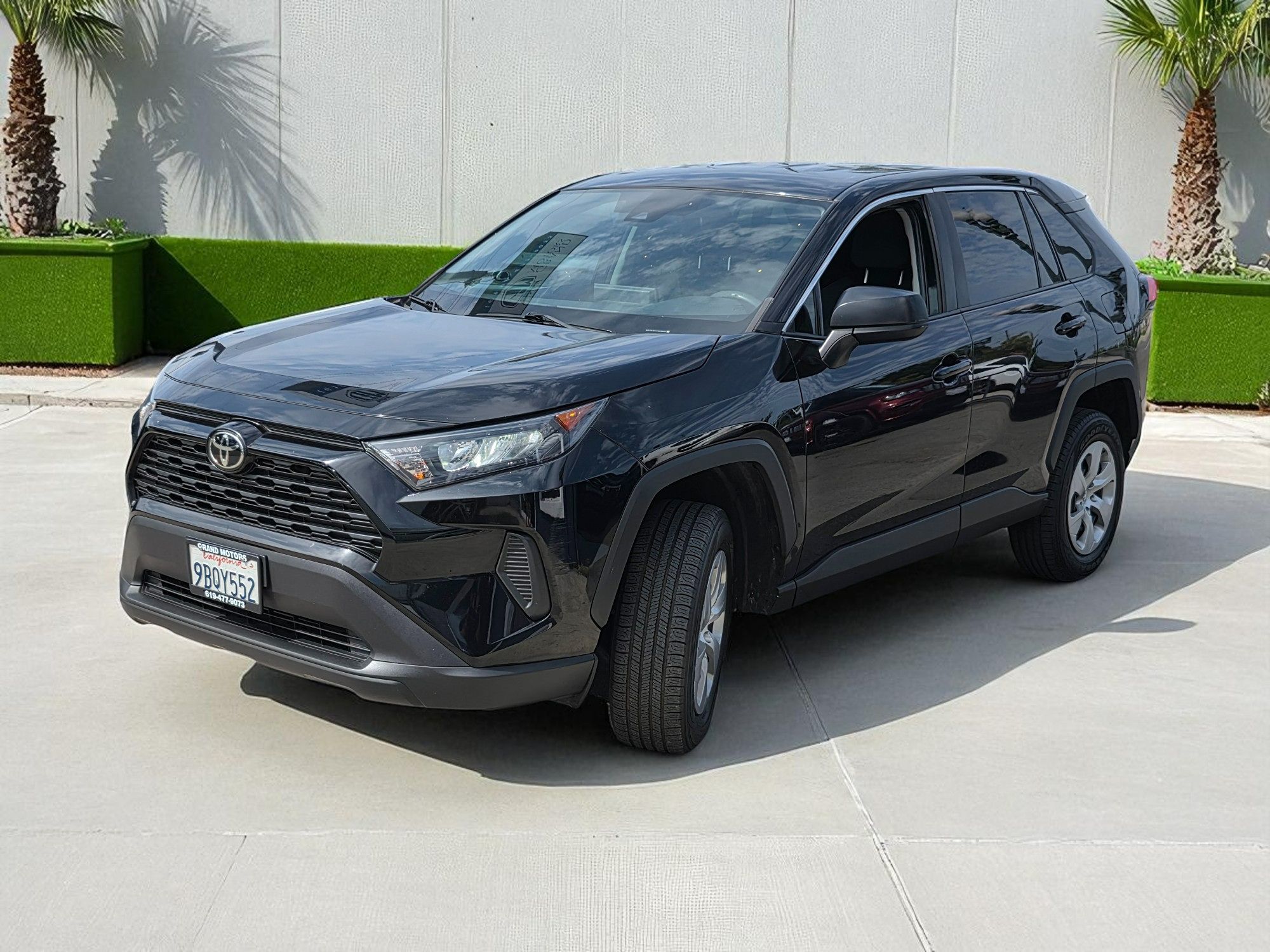 2022 Toyota RAV4 LE photo 6